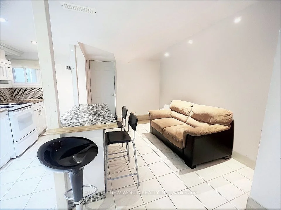 751 St Clarens Avenue Lower, Toronto W02, ON M6H 3X2