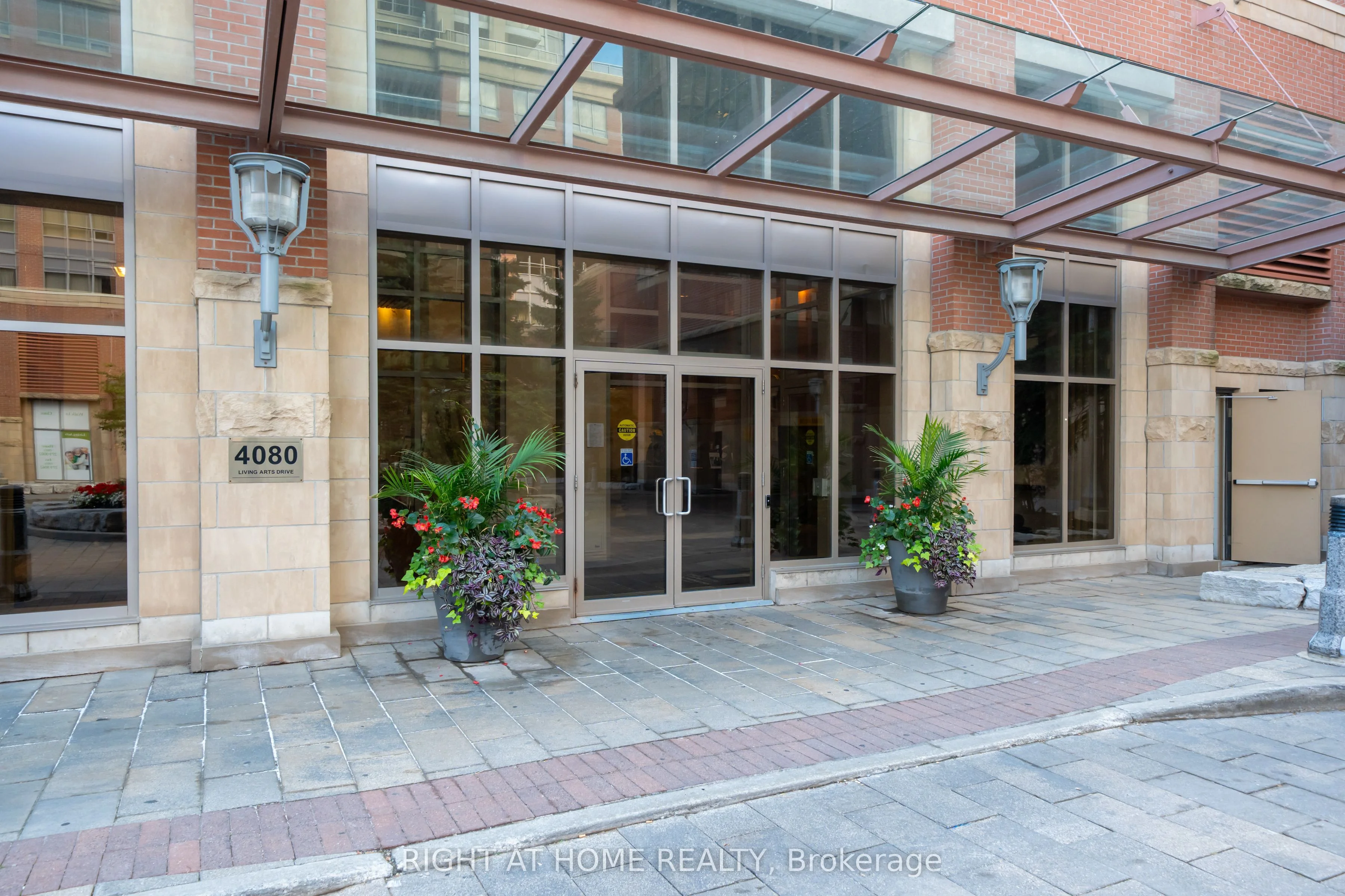 4080 LIVING ARTS Drive 703, Mississauga, ON L5B 4N3