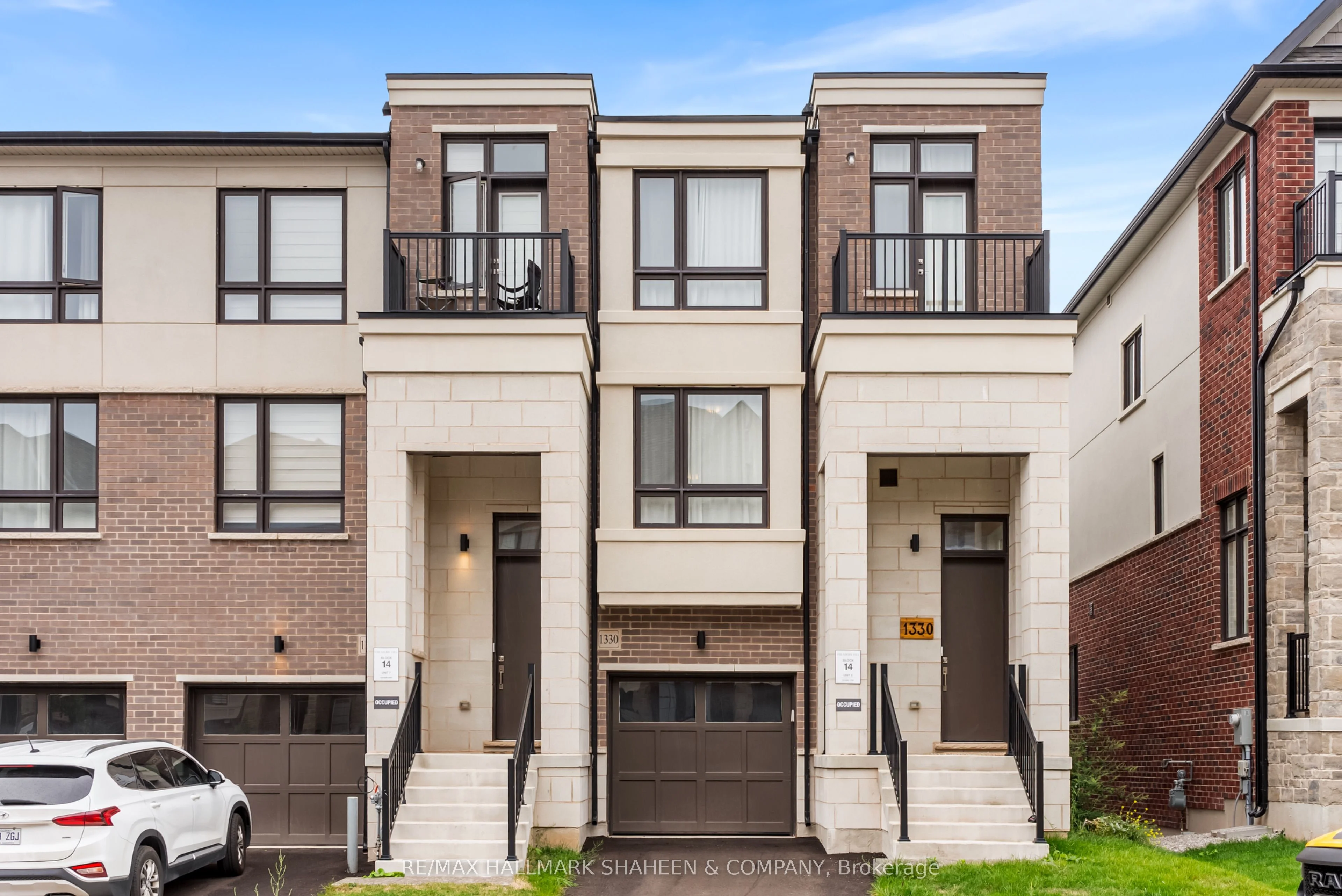 Att/Row/Townhouse in Oakville