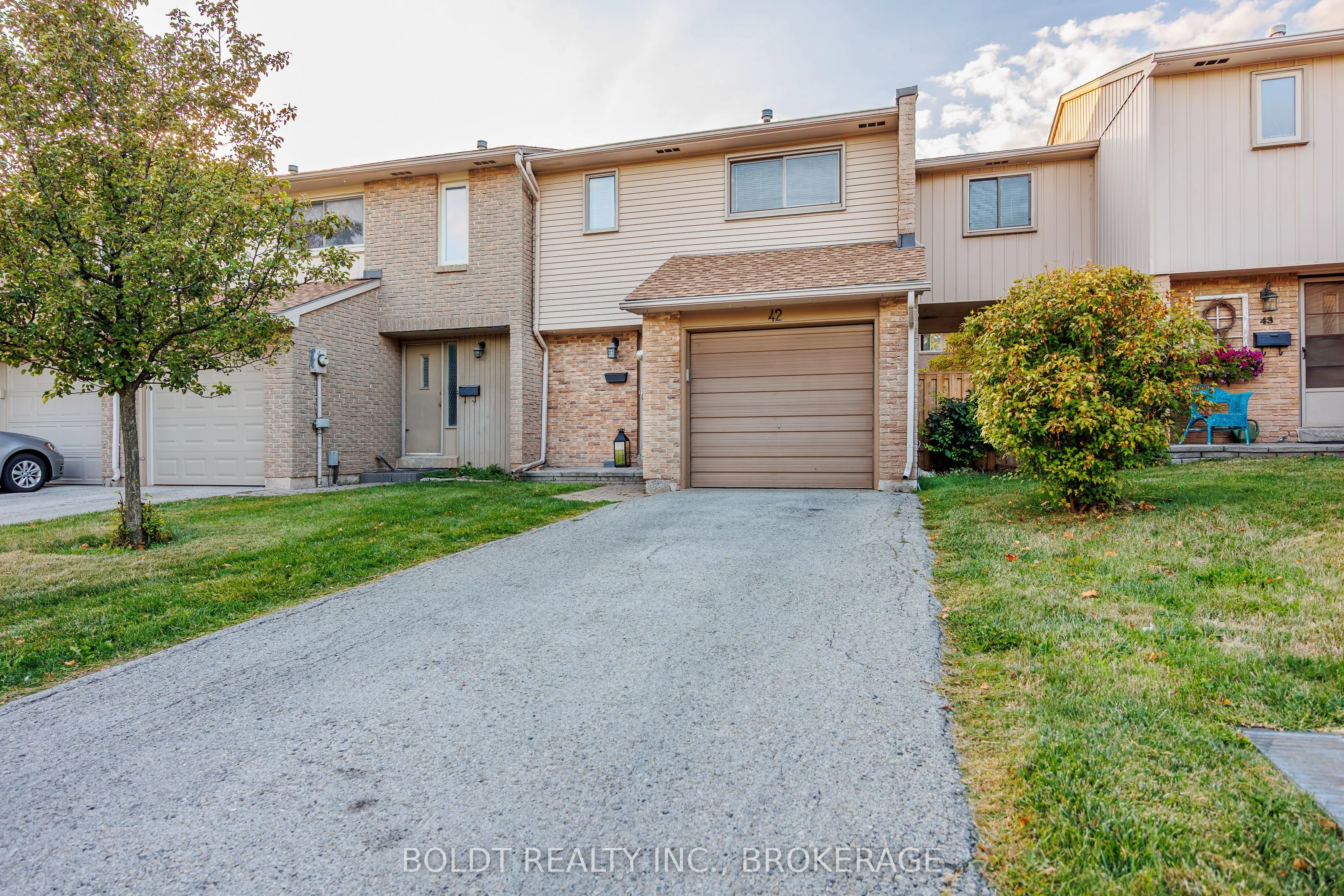 1532 Lancaster Drive 42, Oakville, ON L6H 2Z3