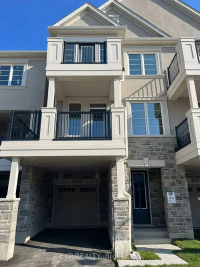 Att/Row/Townhouse in Milton