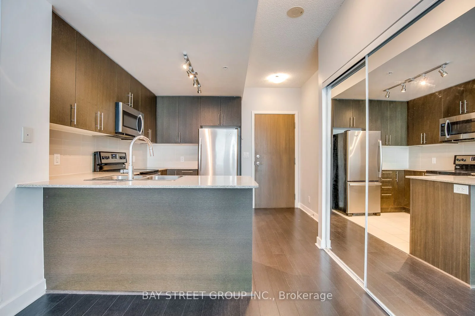 3985 Grand Park Drive 803, Mississauga, On L5b 0h8