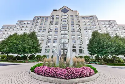 Condo Apartment in Mississauga