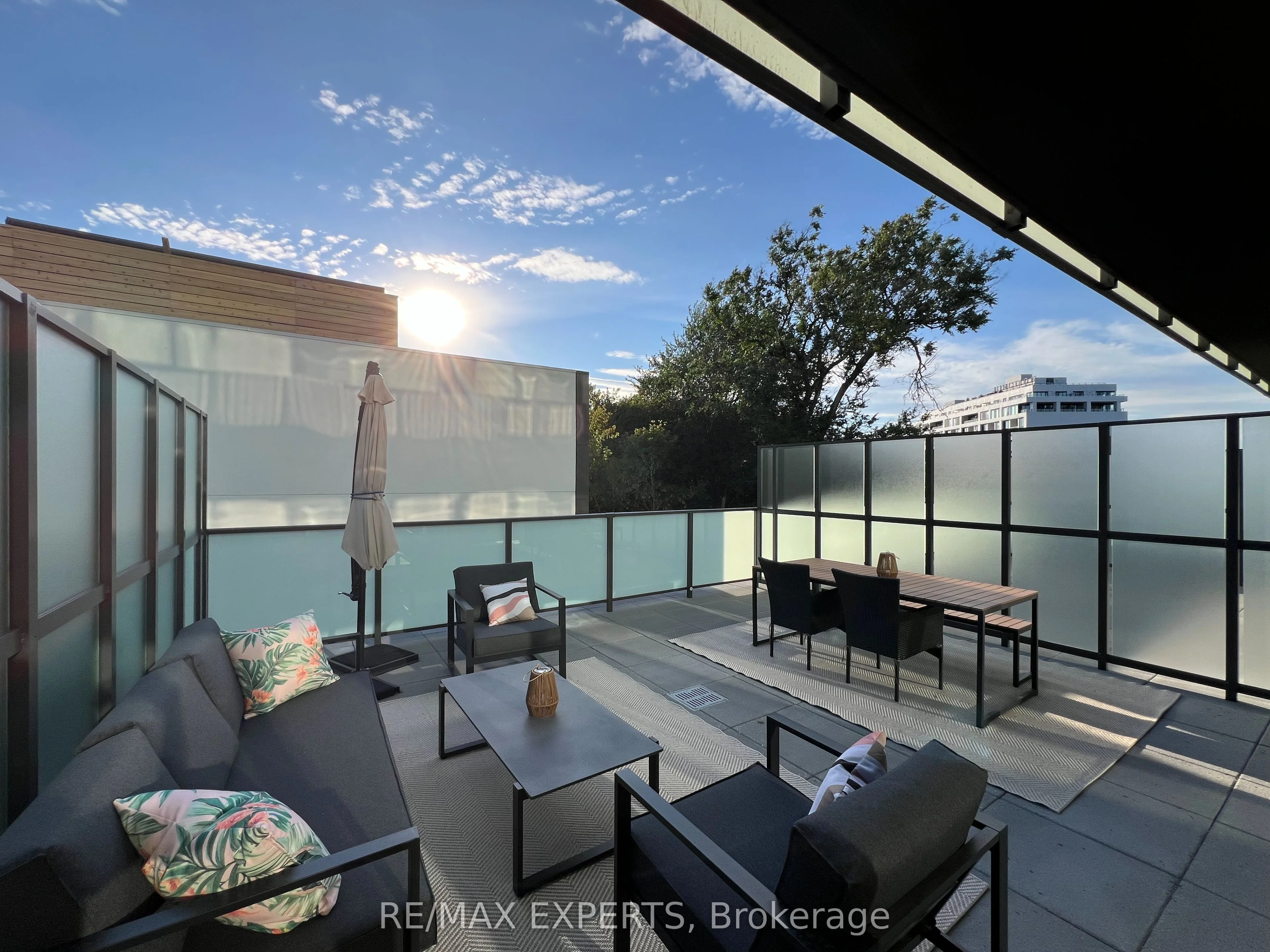 2625 Dundas Street W 302 (Furnished), Toronto W02, ON M6P 1X9