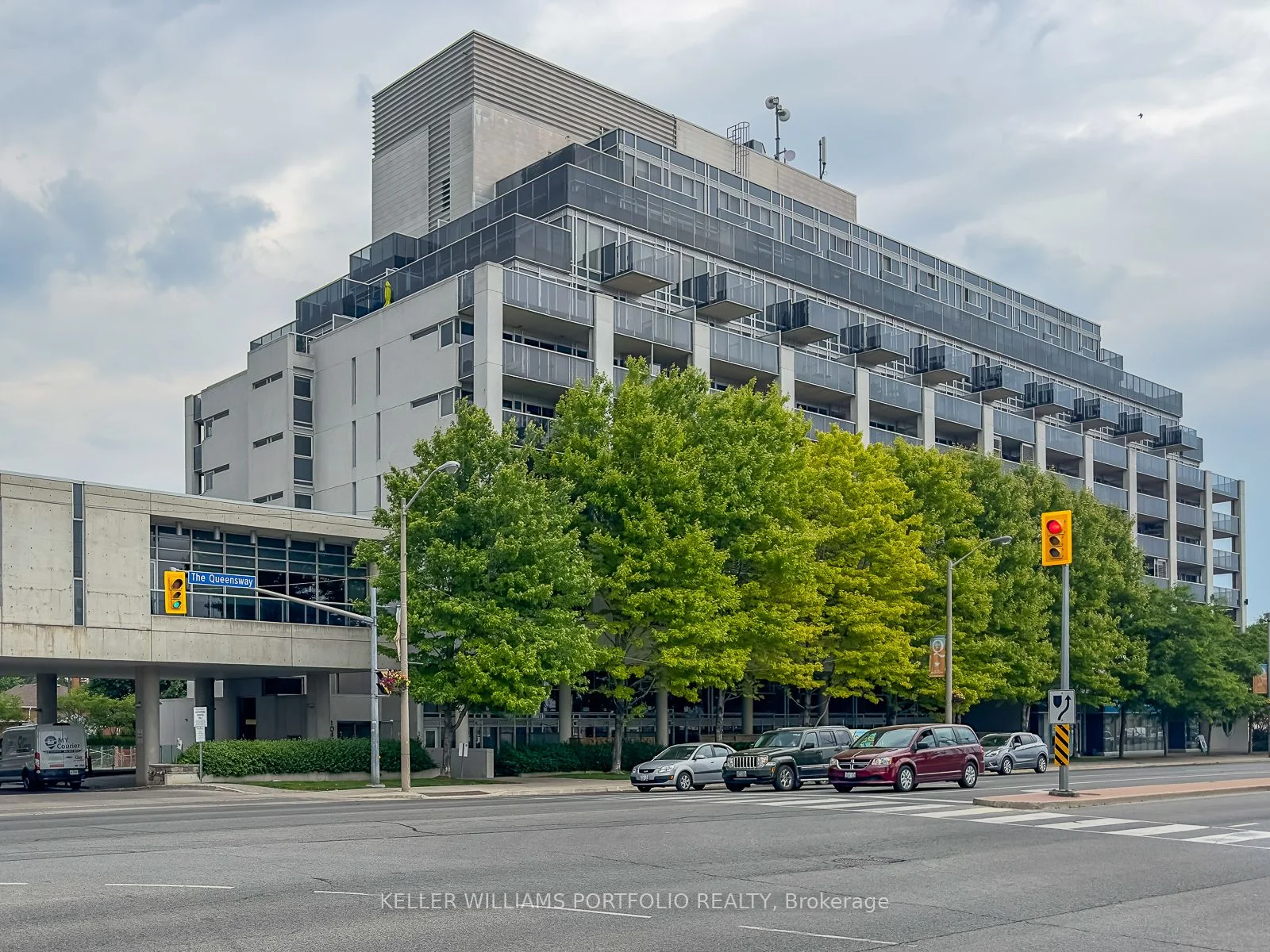 1040 The Queensway Avenue W 809, Toronto W08, ON M8Z 0A7