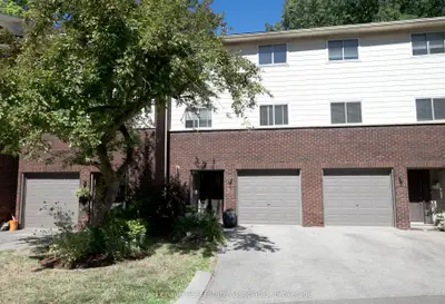Condo Townhouse in Oakville