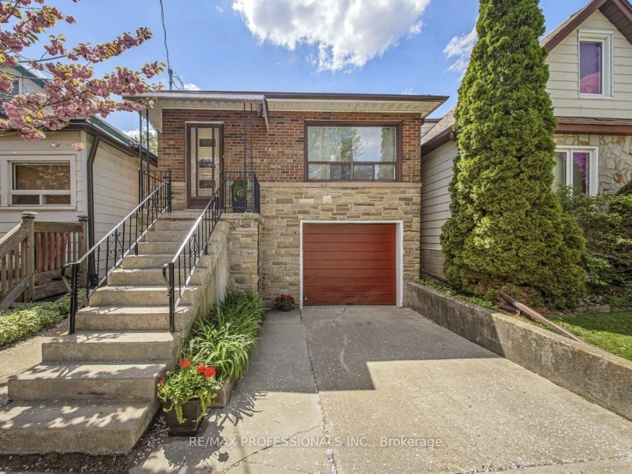 126A Sixteenth Street Entire House, Toronto W06, ON M8V 3K1