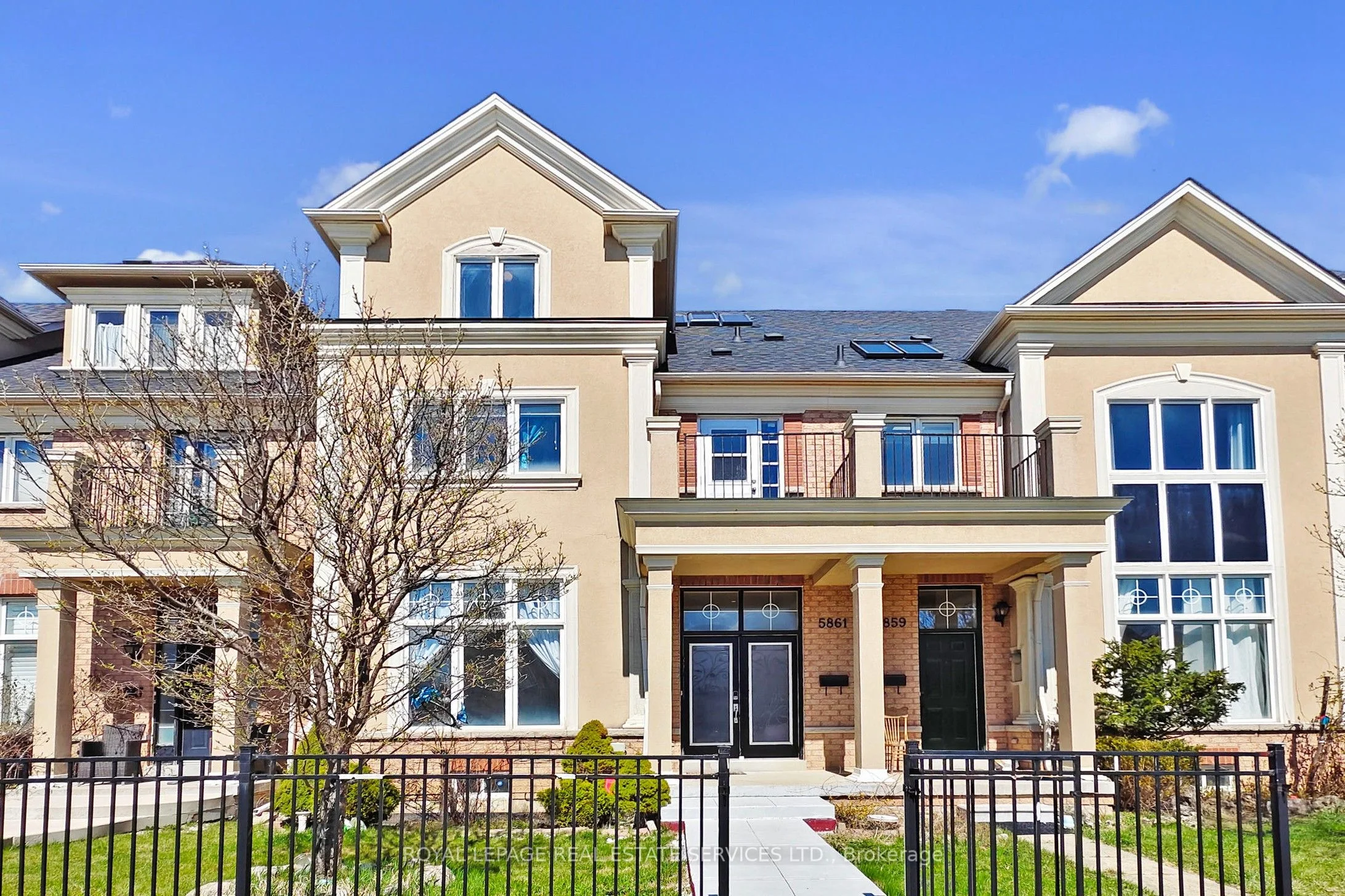 Att/Row/Townhouse in Mississauga