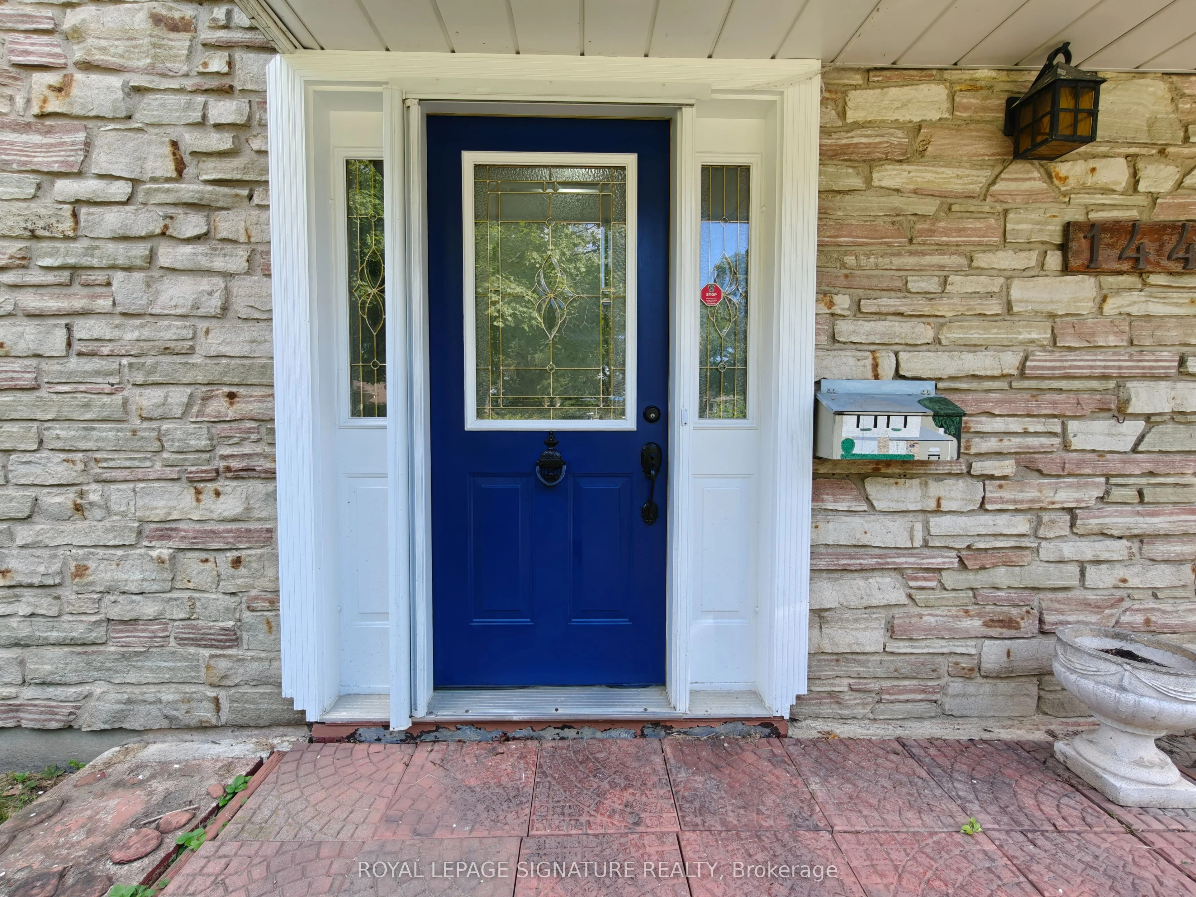 1443 Glen Rutley Circle, Mississauga, ON L4X 1Z8