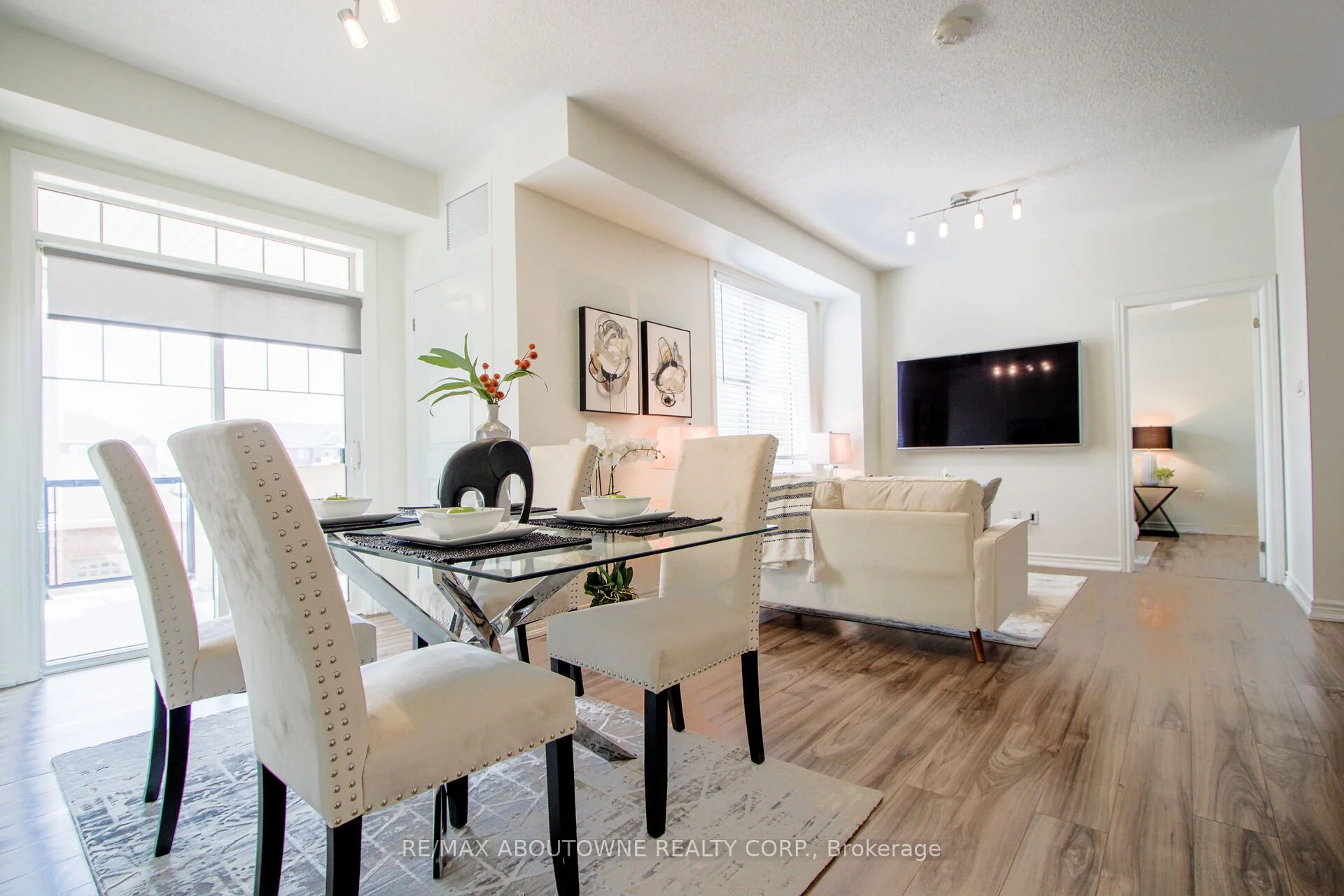 2339 Sawgrass Drive 206, Oakville, ON L6H 6M8