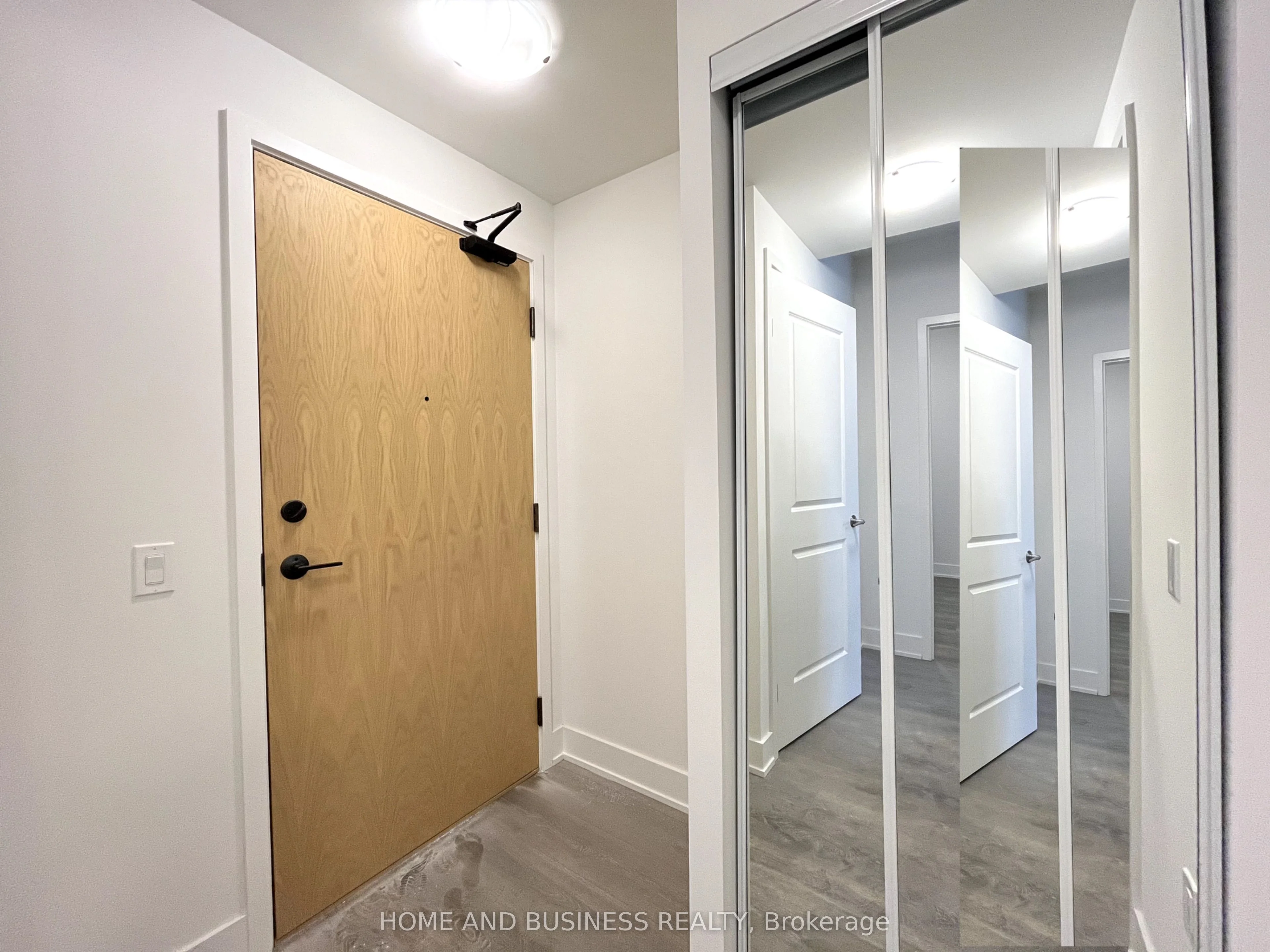 202 Burnhamthorpe Road E 1908, Mississauga, ON L5A 0B2
