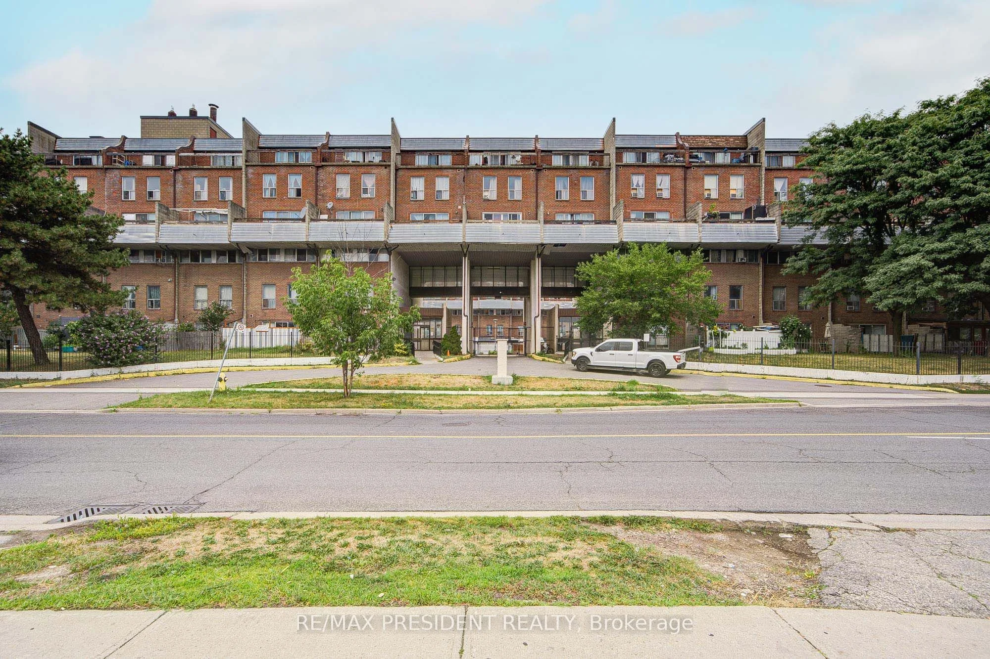 10 Eddystone Avenue 250, Toronto W05, ON M3N 2T2