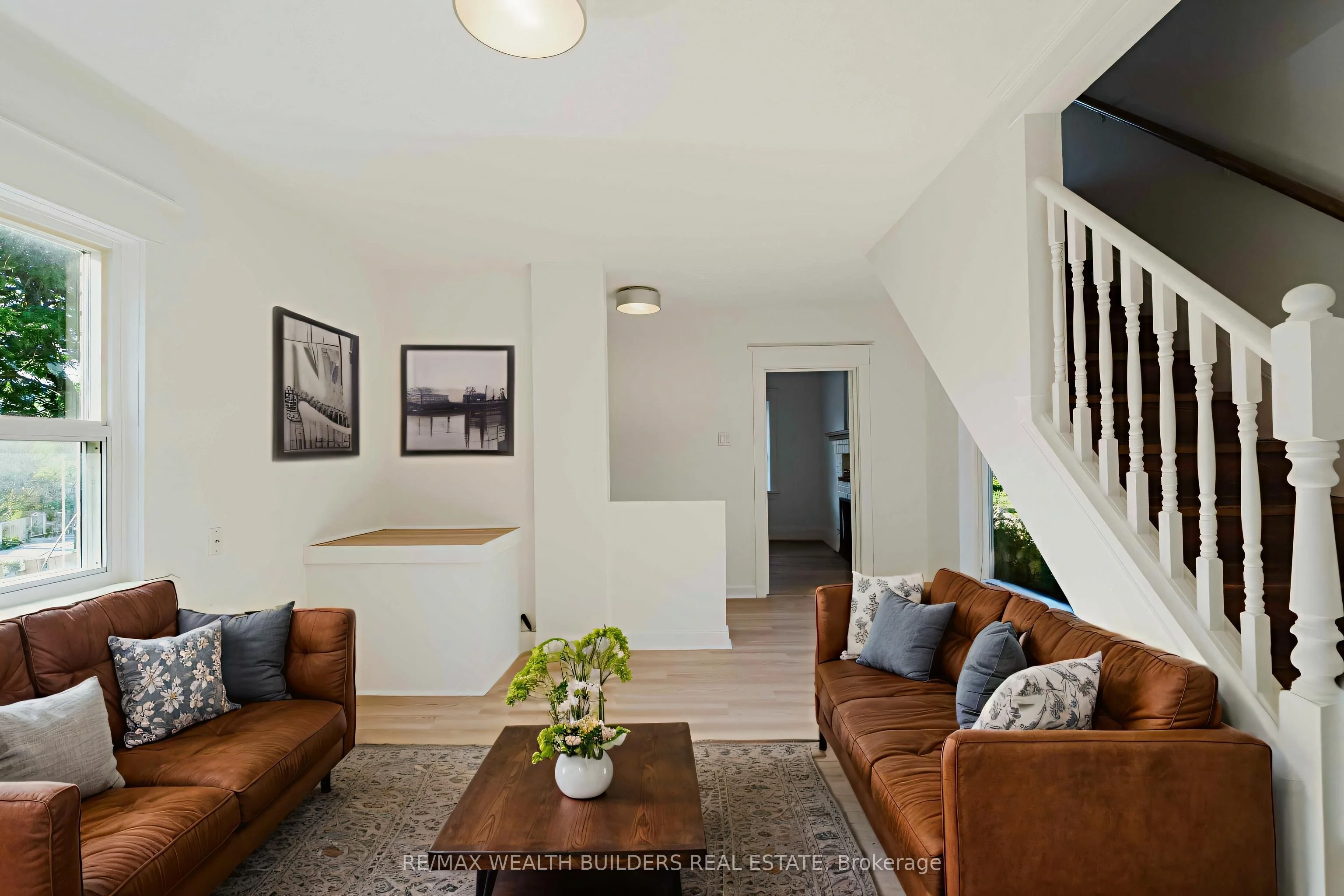 4 GREENLAW Avenue, Toronto W03, ON M6H 3V5