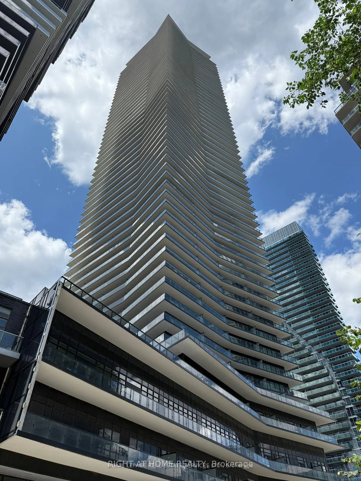38 Annie Craig Drive 2808, Toronto W06, ON M8V 0G9