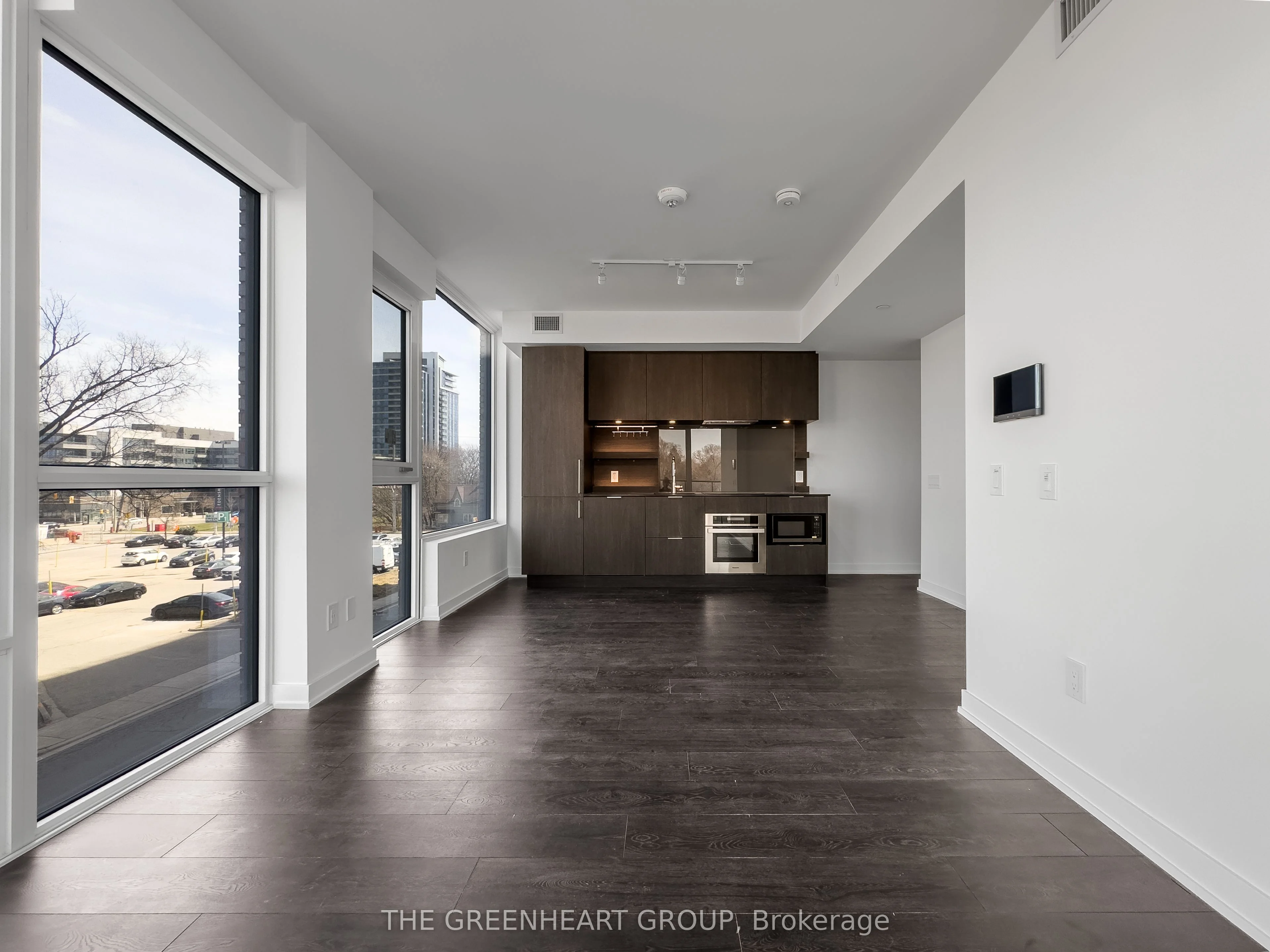 28 Ann Street 221, Mississauga, ON L5G 0E1