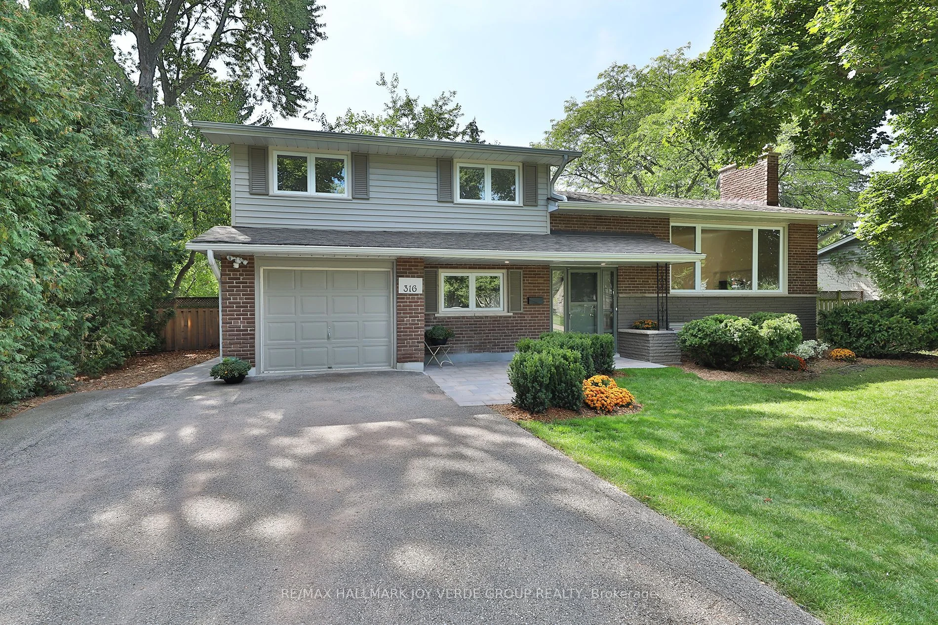 316 Wendy Lane, Oakville, ON L6L 4R1