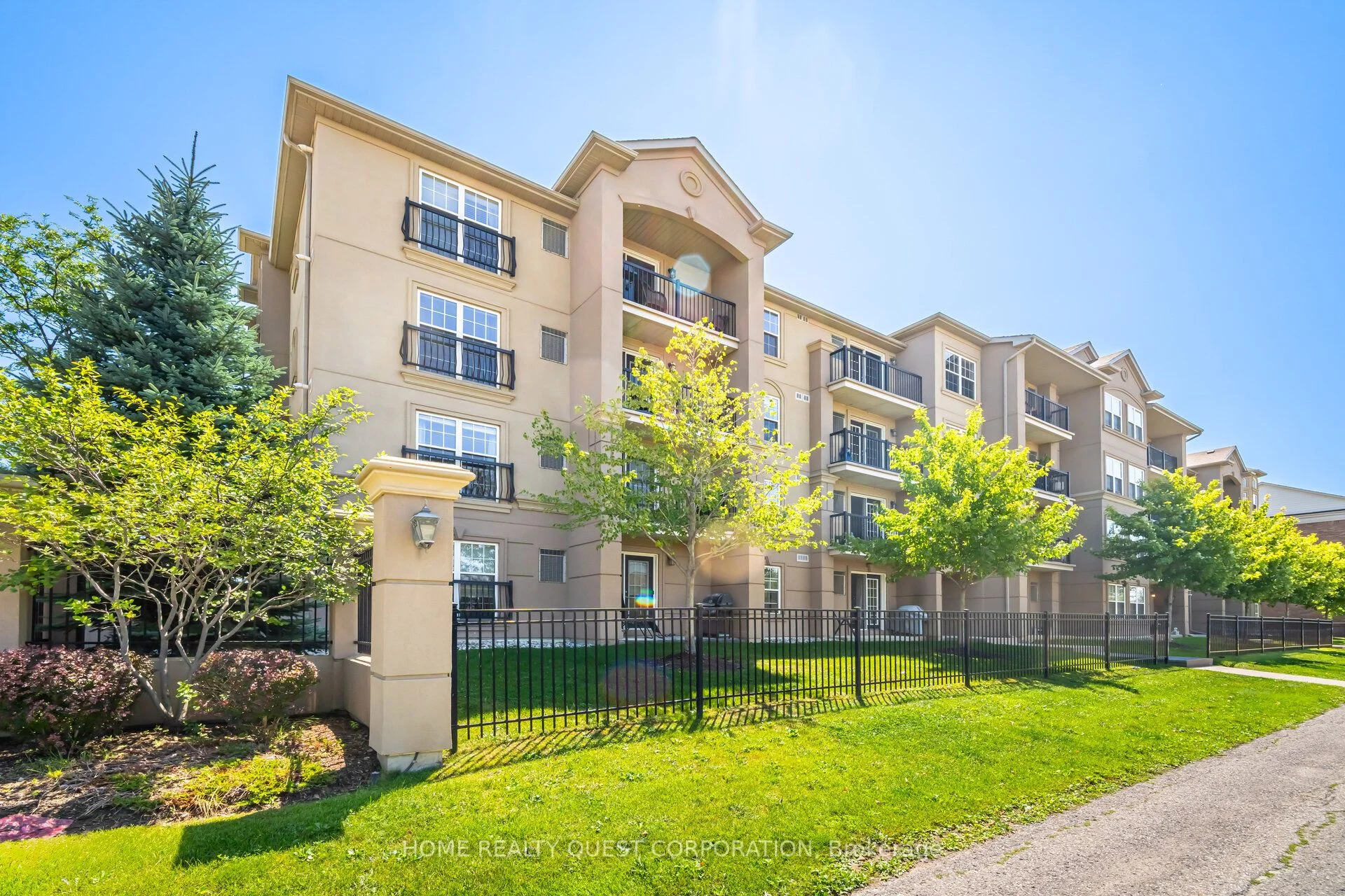 Condo Apartment in Milton
