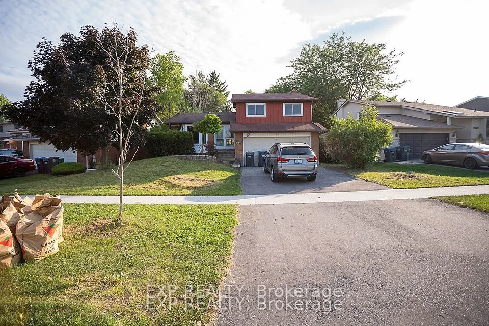 3371 Folkway Drive, Mississauga, ON L5L 2E3