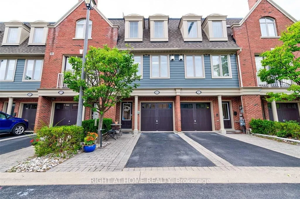 Condo Townhouse in Oakville