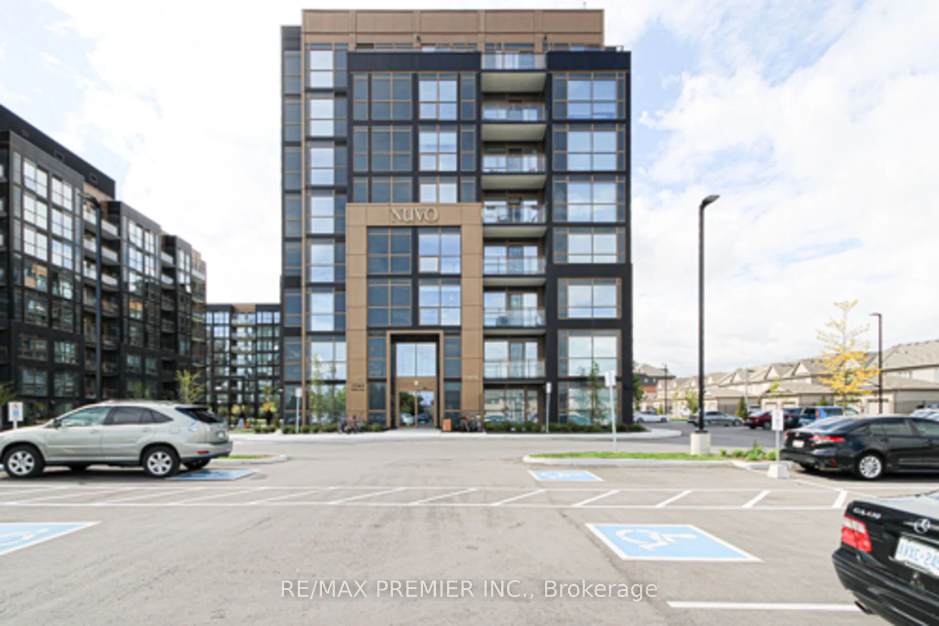 2343 Khalsa Gate 826, Oakville, ON L6M 0X7