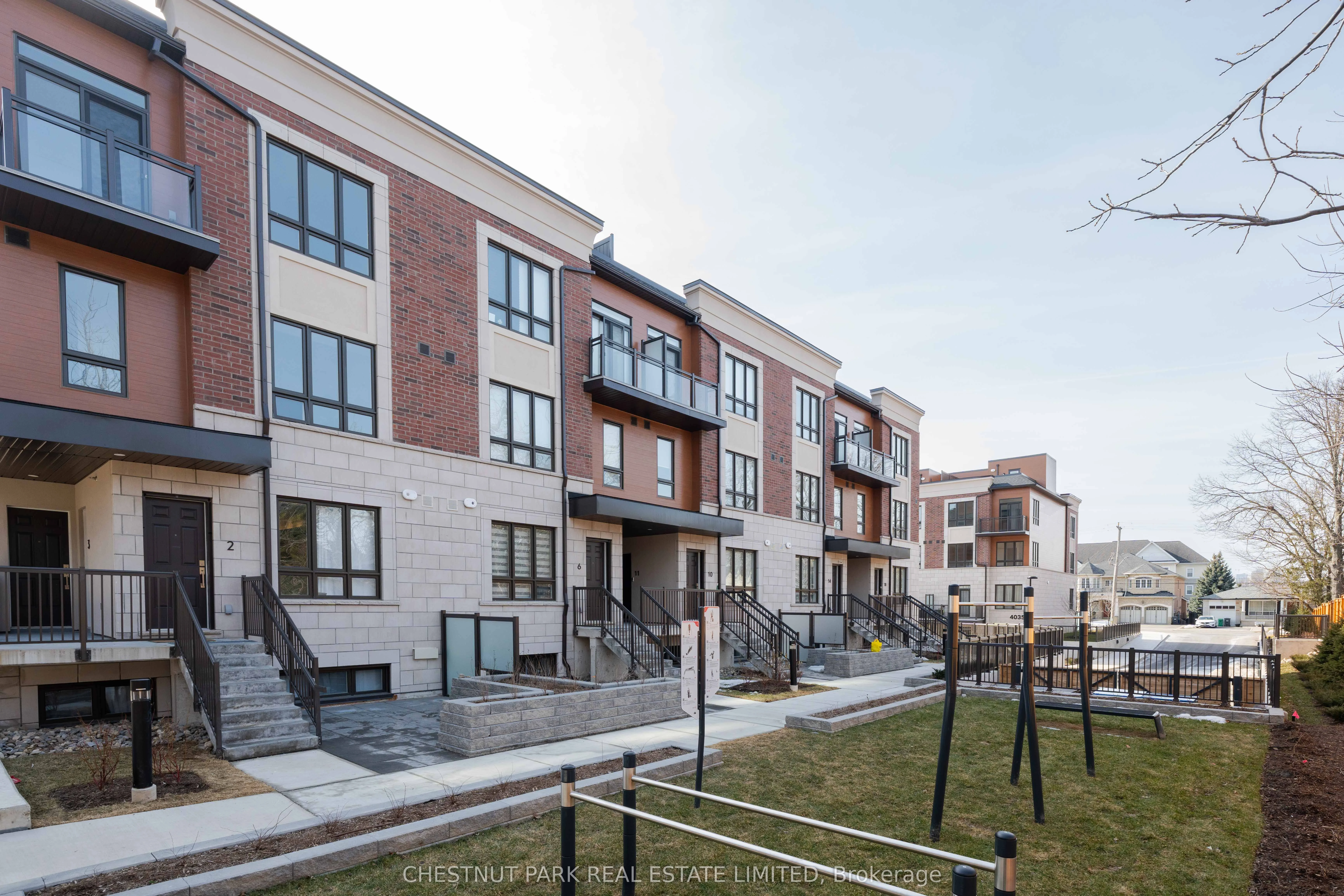 4045 Hickory Drive 8, Mississauga, ON L4W 1L1