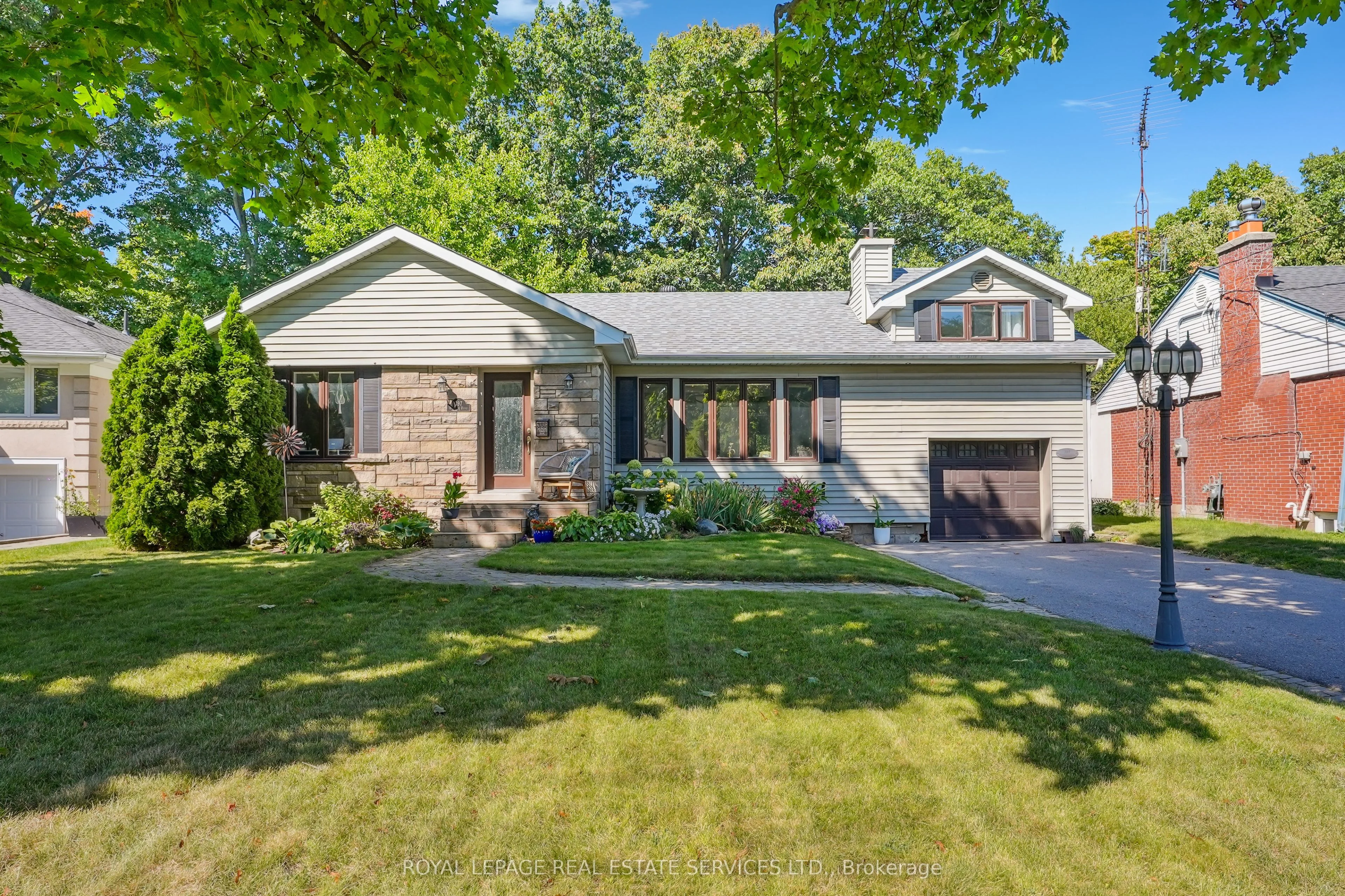 397 River Side Drive, Oakville, ON L6K 3N6