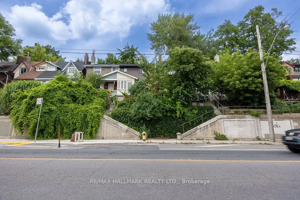 1366 Davenport Road Upper, Toronto W03, ON M6H 2G9