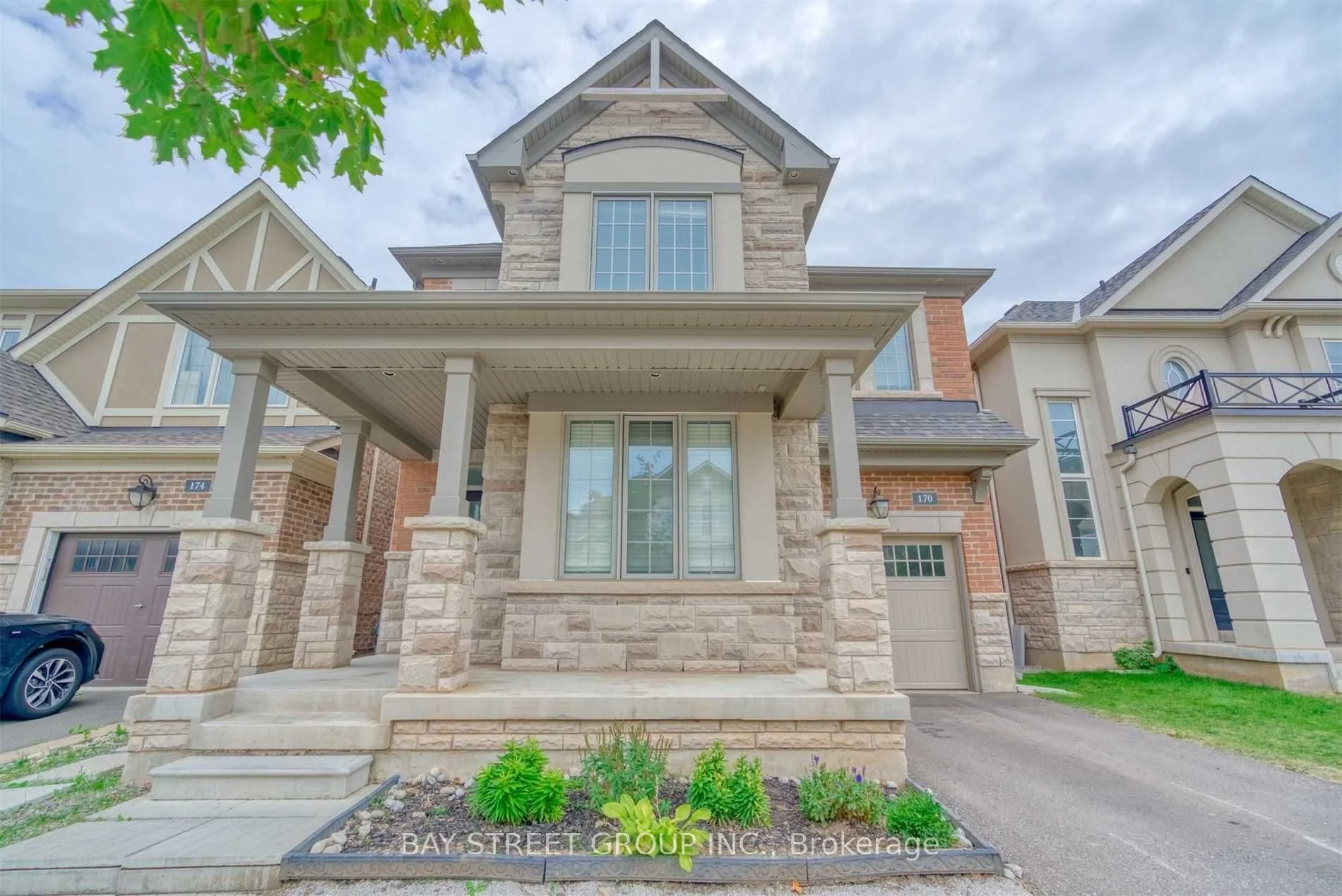 170 Fowley Drive, Oakville, ON L6H 0M8