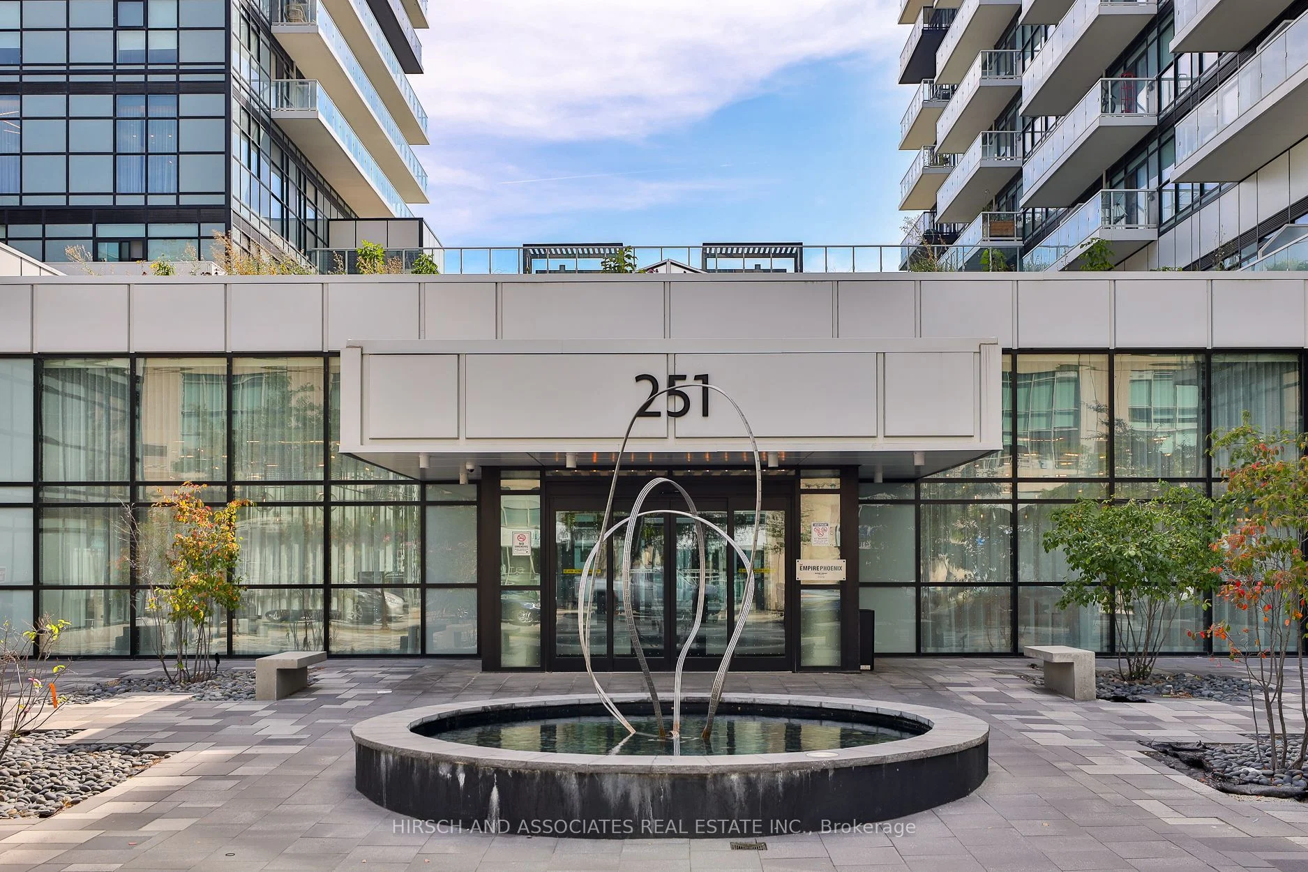 251 Manitoba Street 2004, Toronto W06, On M8y 0c7