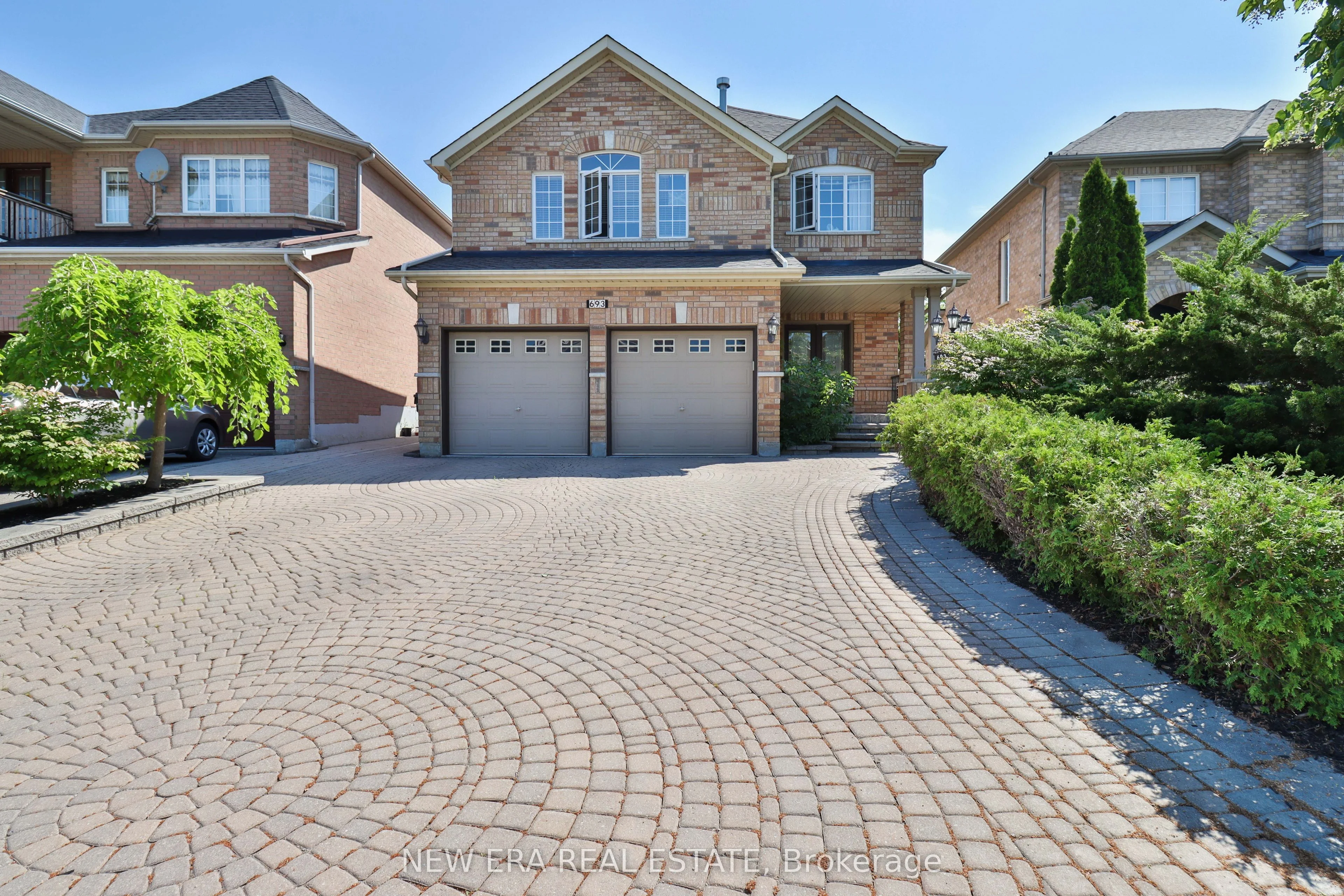 693 Gypsy Fly Crescent, Mississauga, ON L5W 1H5