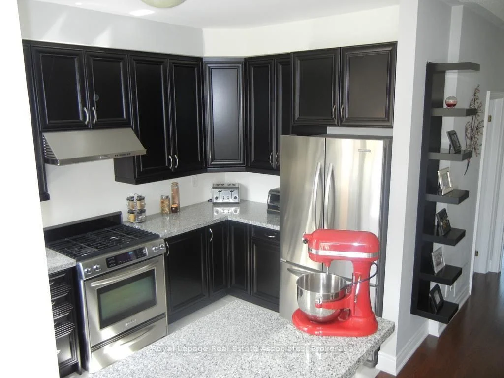 2022 Lakeshore Road W, Mississauga, ON L5J 1J8