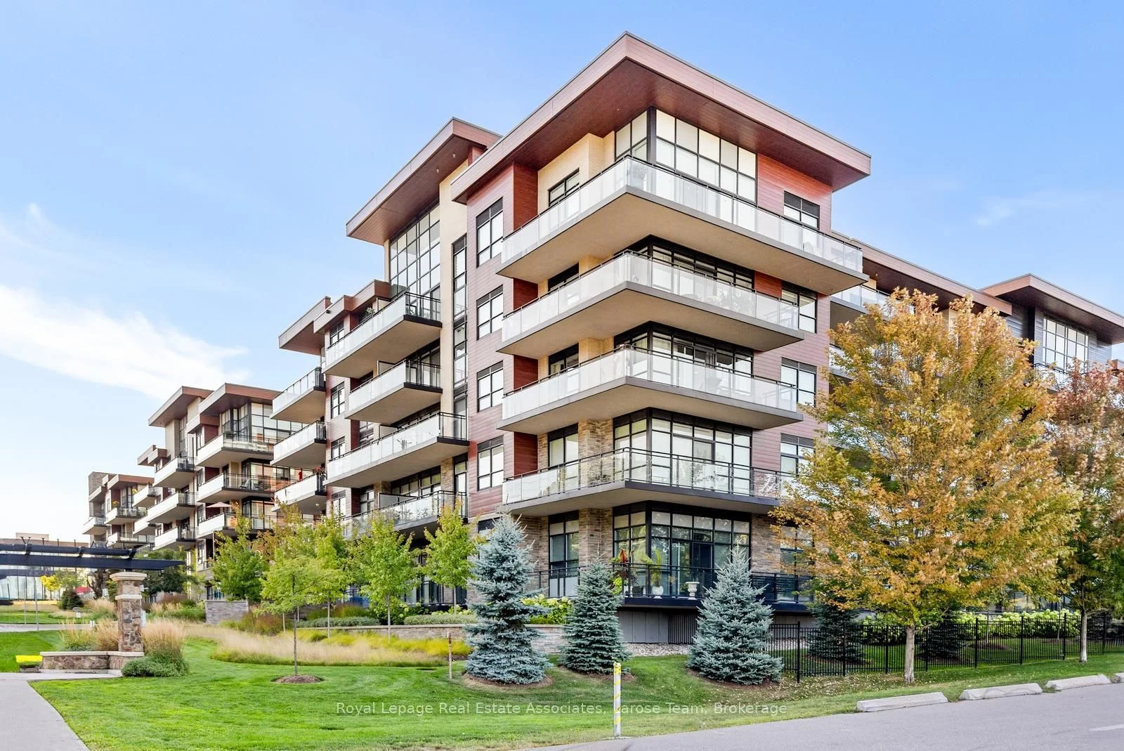1575 Lakeshore Road W 235, Mississauga, ON L5J 0B1
