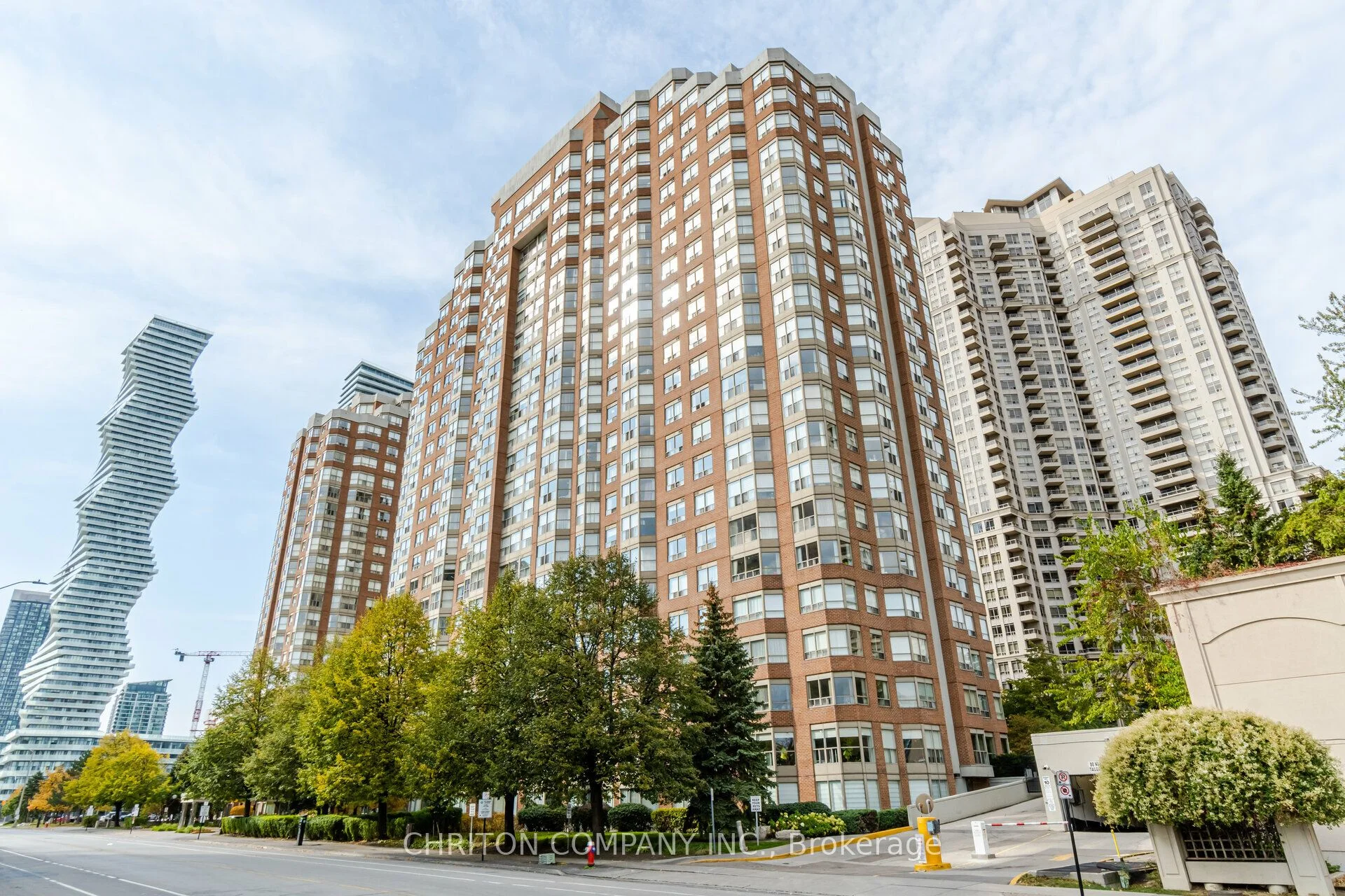 325 Webb Drive 802, Mississauga, ON L5B 3Z9