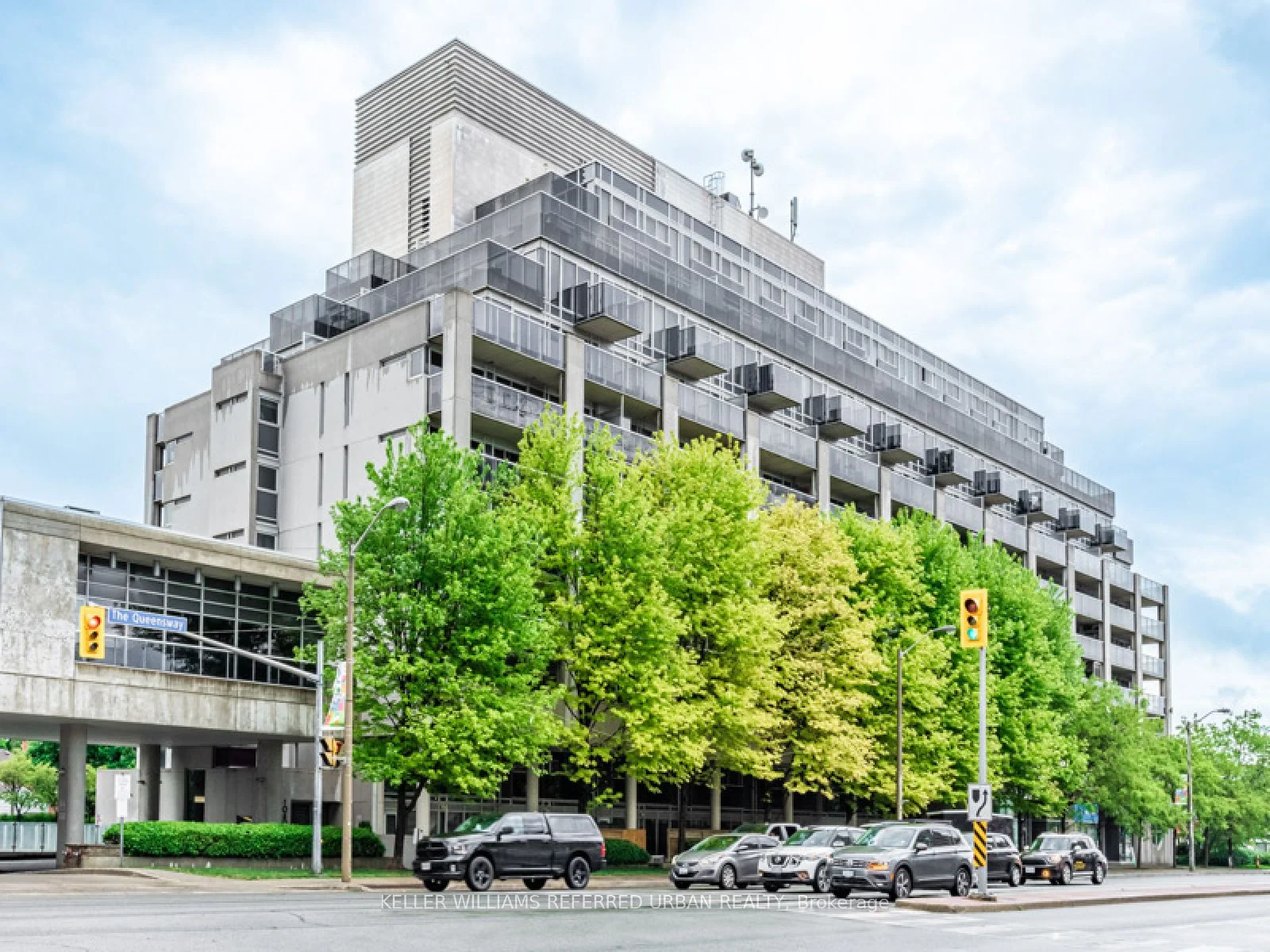 1040 The Queensway 304, Toronto W08, ON M8Z 0A7