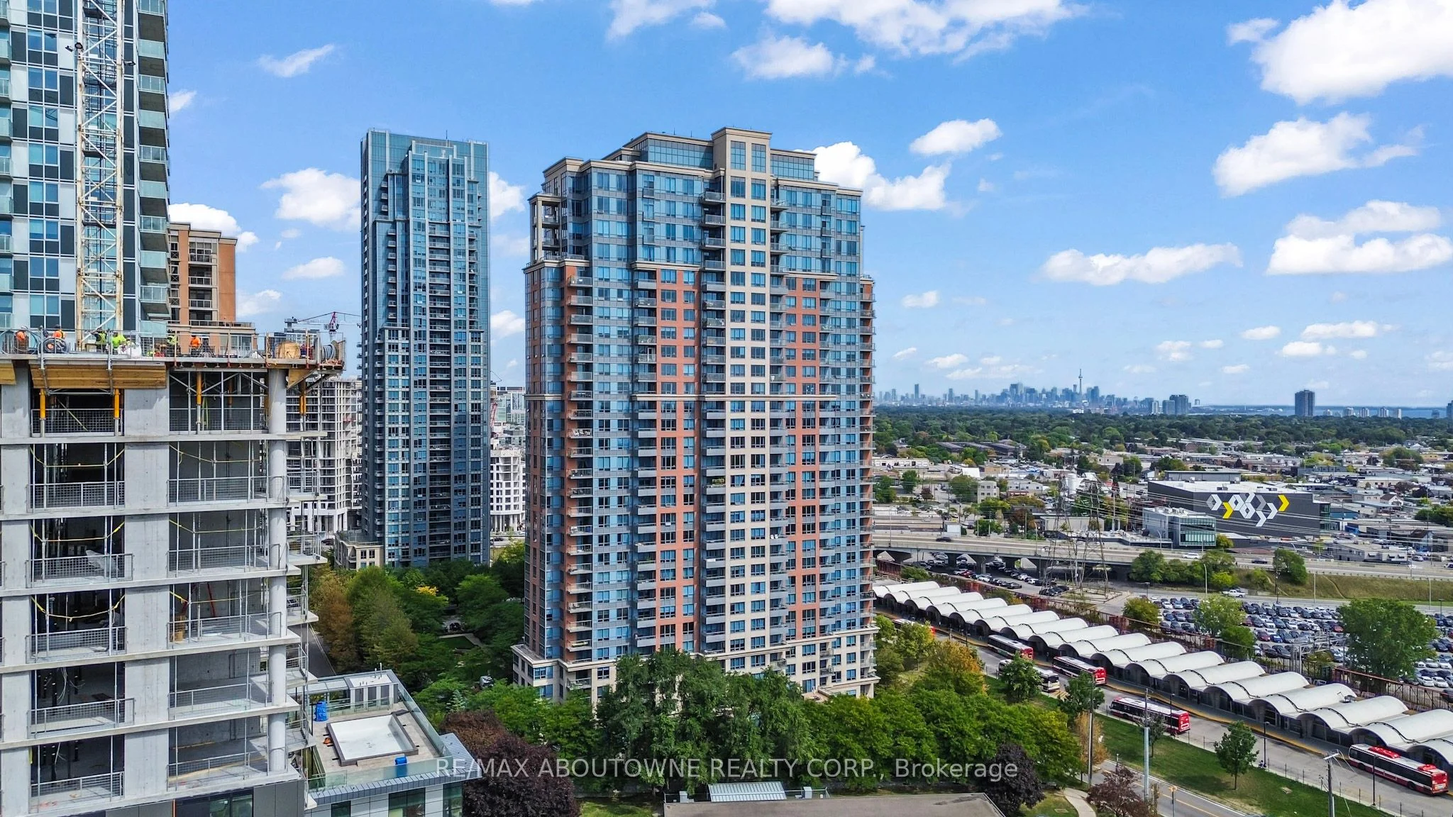 35 Viking Lane 2543, Toronto W08, ON M9B 0A2