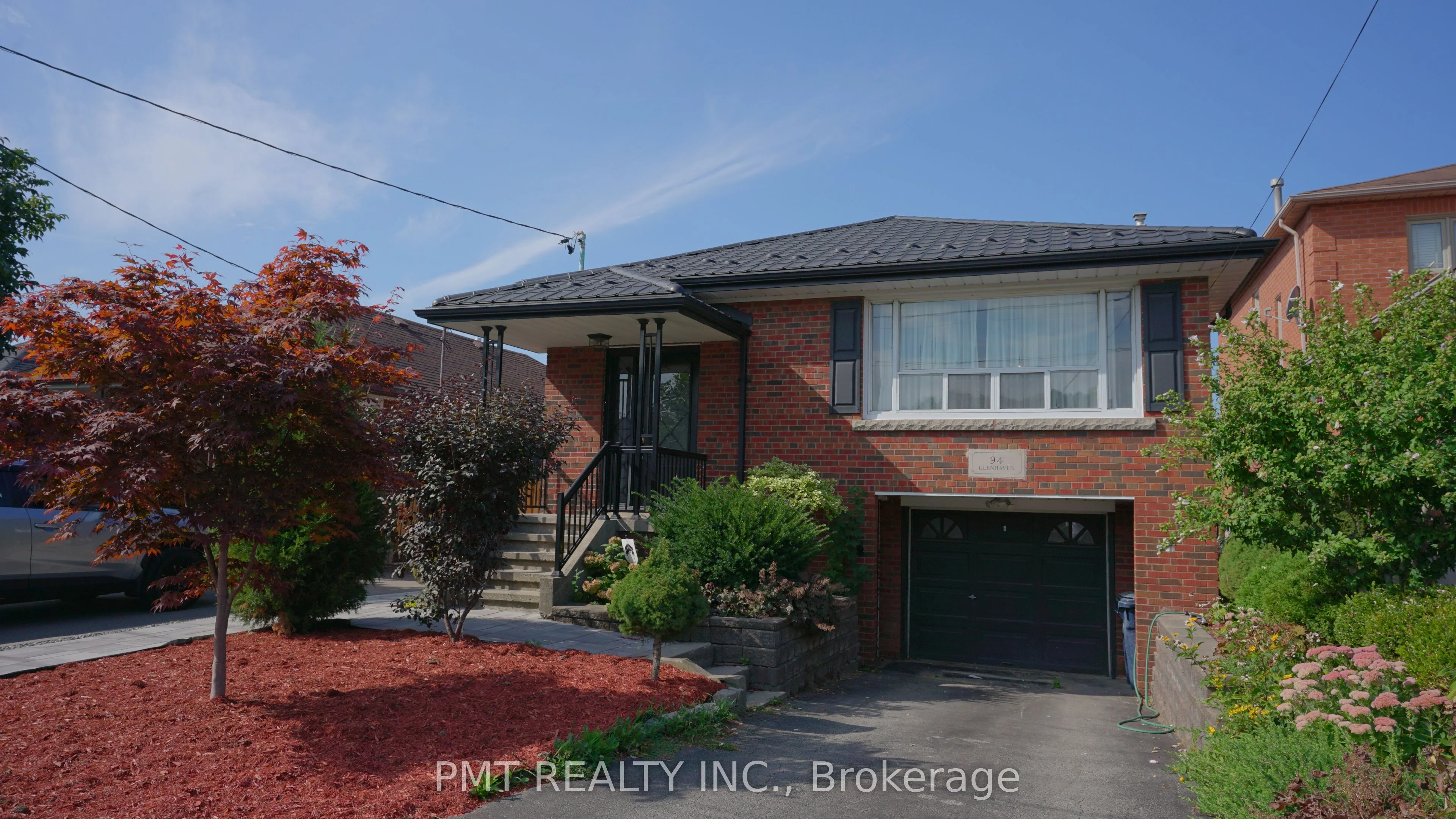 94 Glenhaven Street Main, Toronto W04, ON M6M 3M5