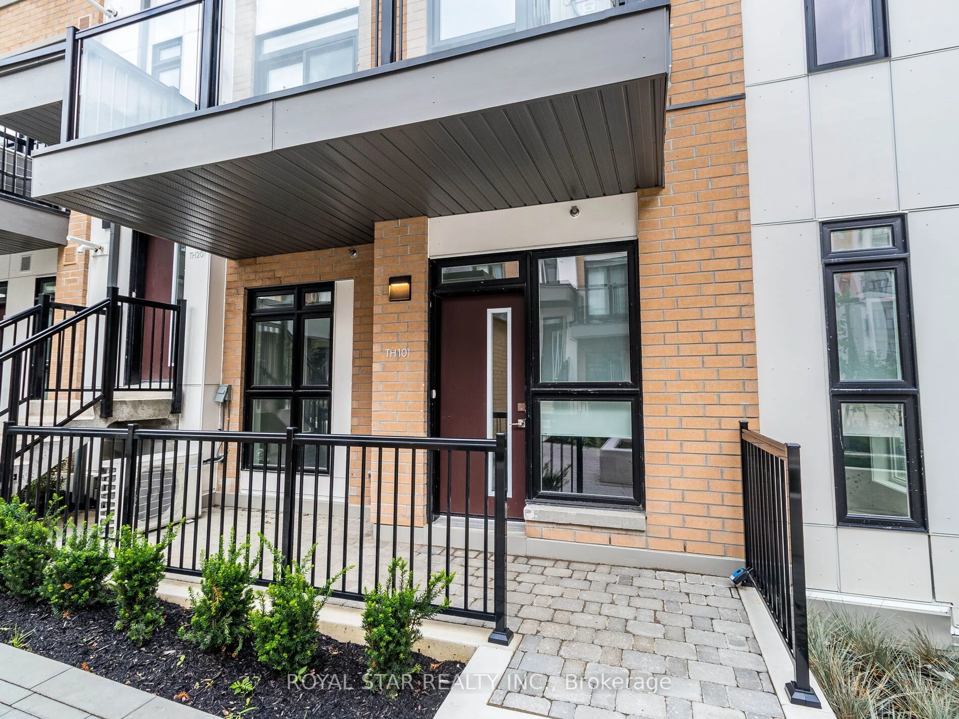 155 Canon Jackson Drive Q-101, Toronto W04, ON M6M 0E1