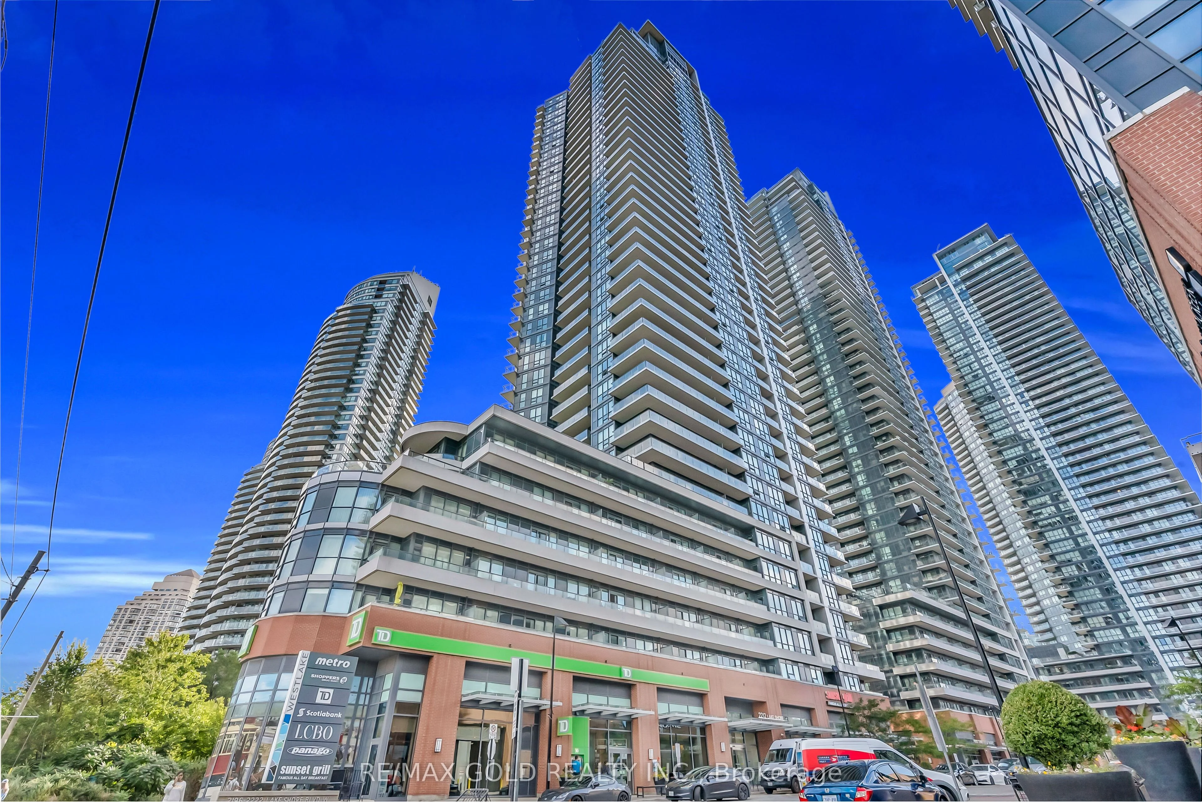 2212 Lake Shore Boulevard W 806, Toronto W06, ON M8V 0C2