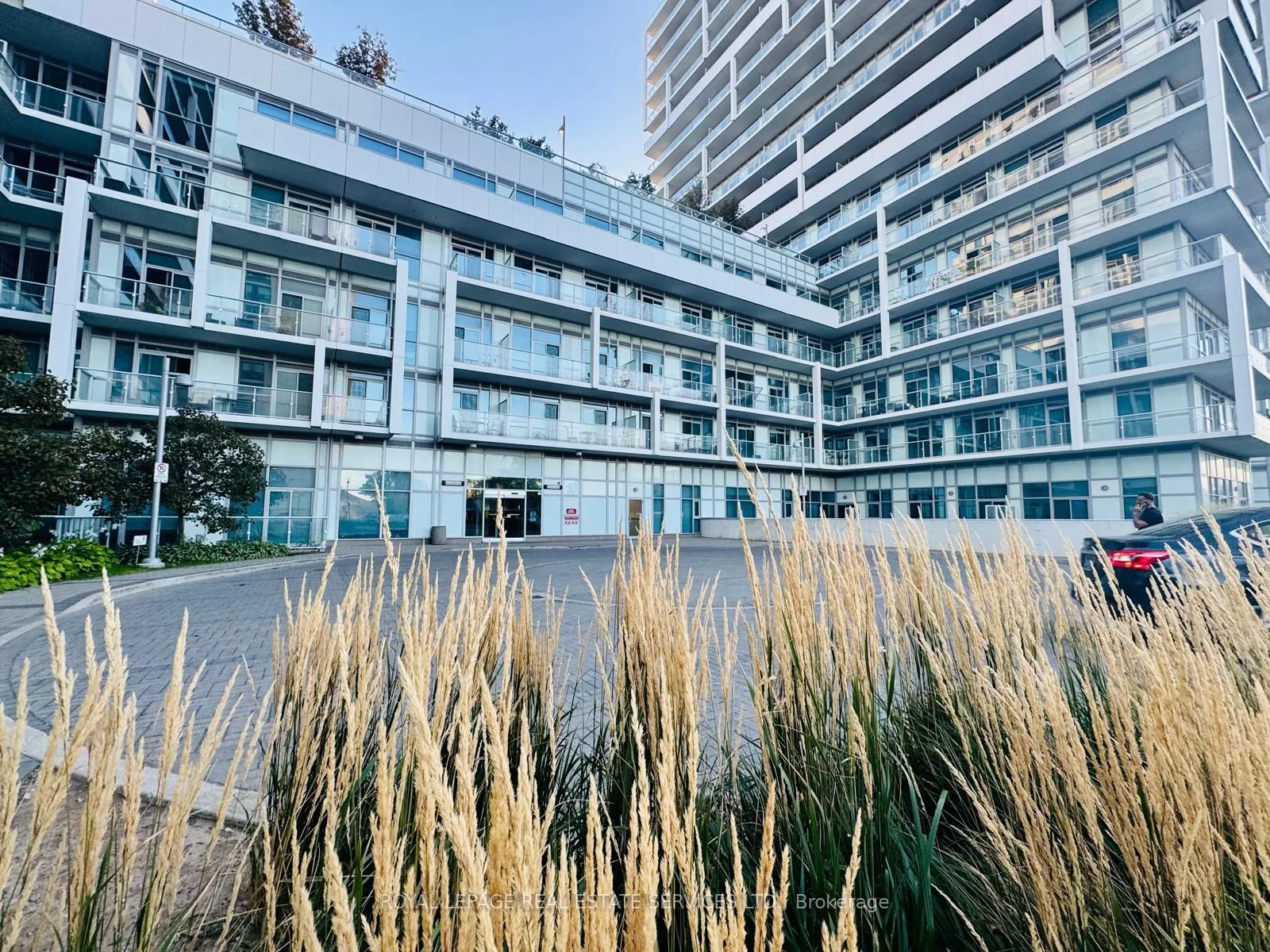 65 Speers Road 1906, Oakville, On L6k 3v5