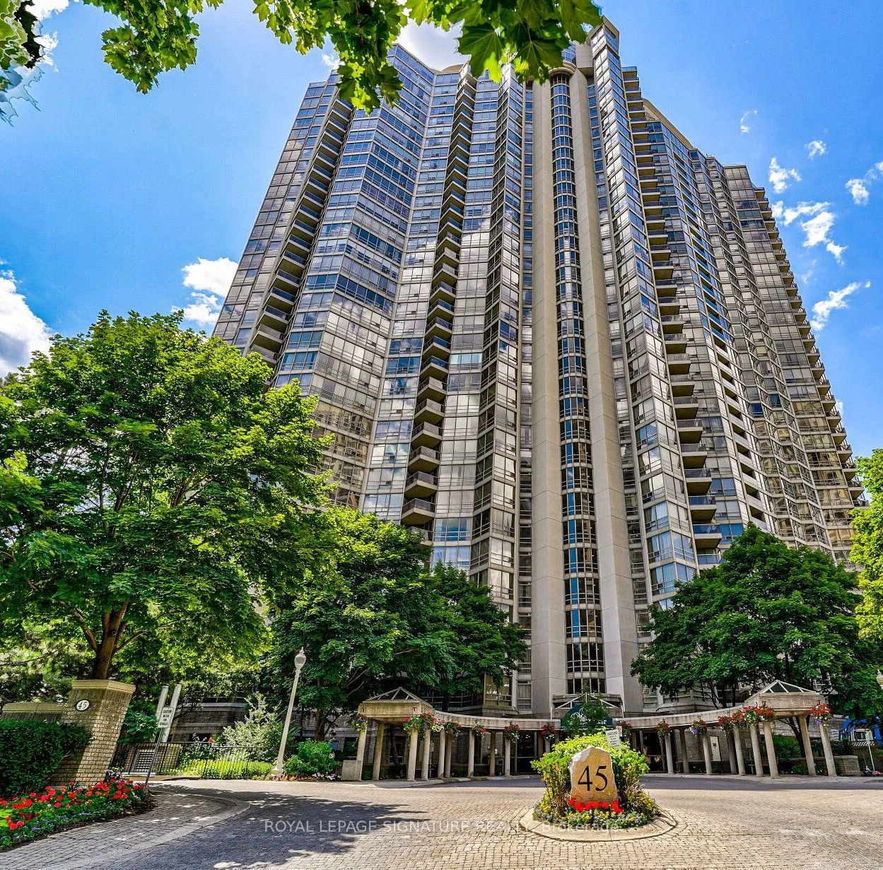 45 Kingsbridge Garden Circle 811, Mississauga, ON L5A 3K4