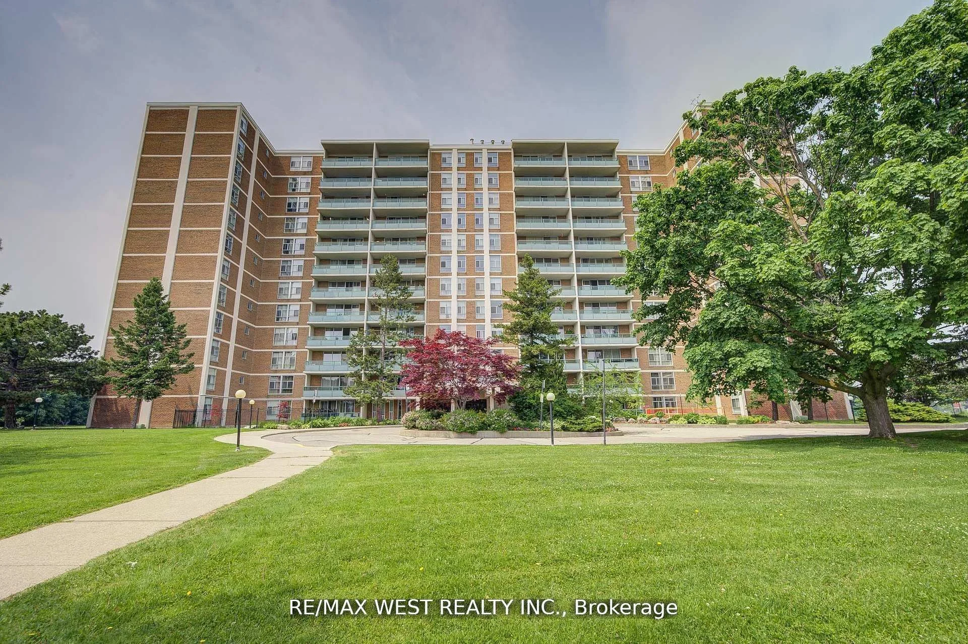 44 Longbourne Drive 606, Toronto W09, ON M9R 2M7