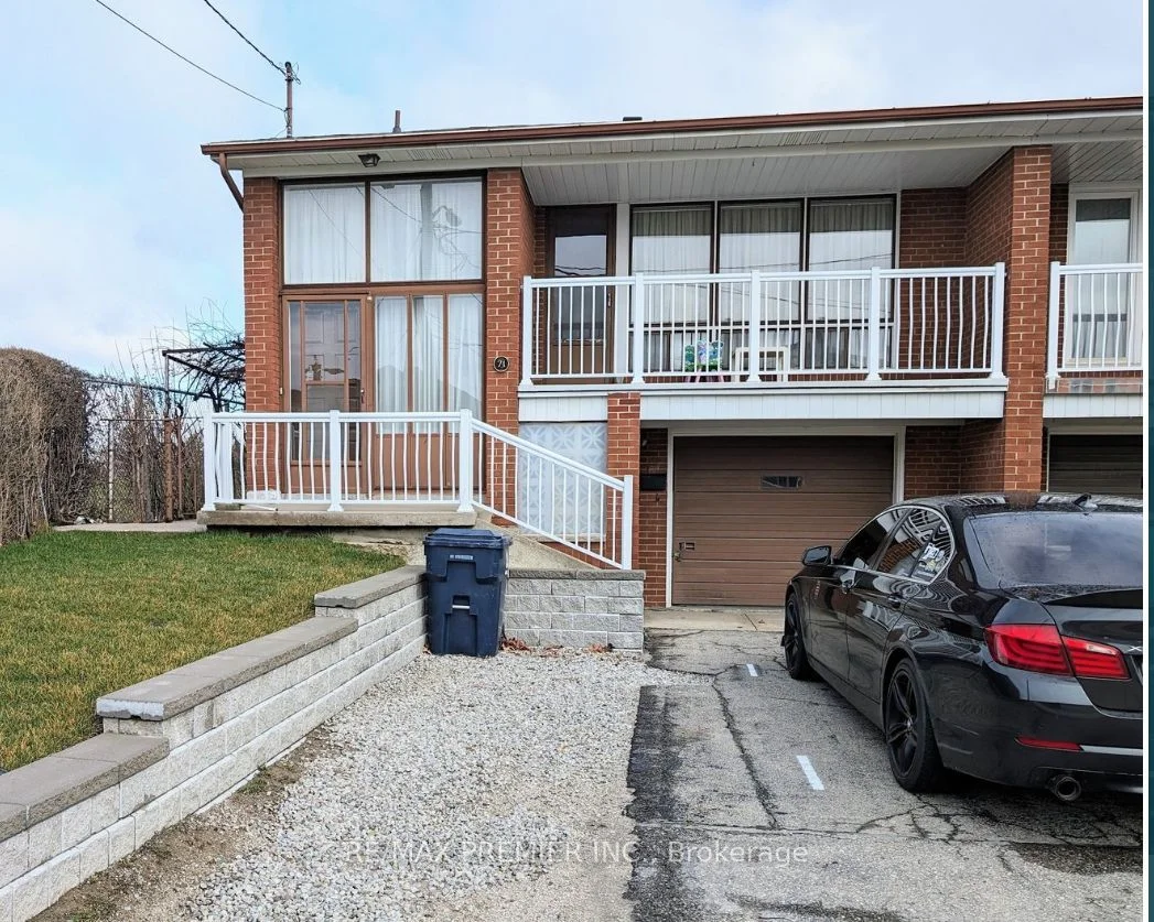 71 Sorlyn Avenue Main Floor, Toronto W04, ON M6L 1H7