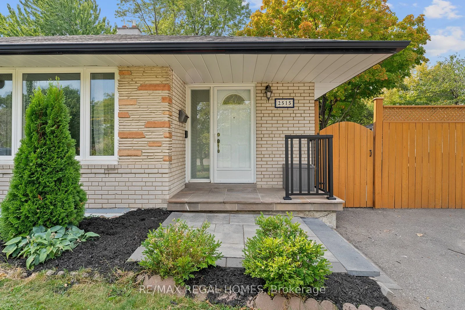 2515 Padstow Crescent, Mississauga, ON L5J 2G2