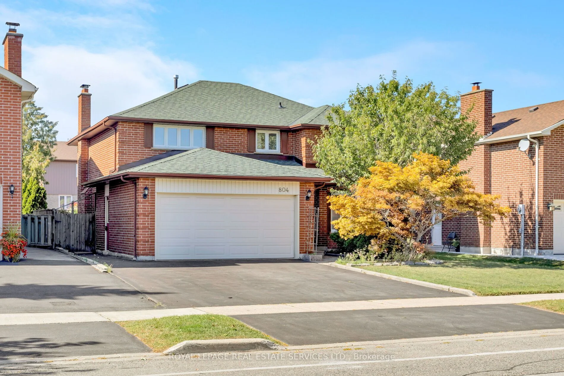 804 Willowbank Trail, Mississauga, ON L4W 3M2