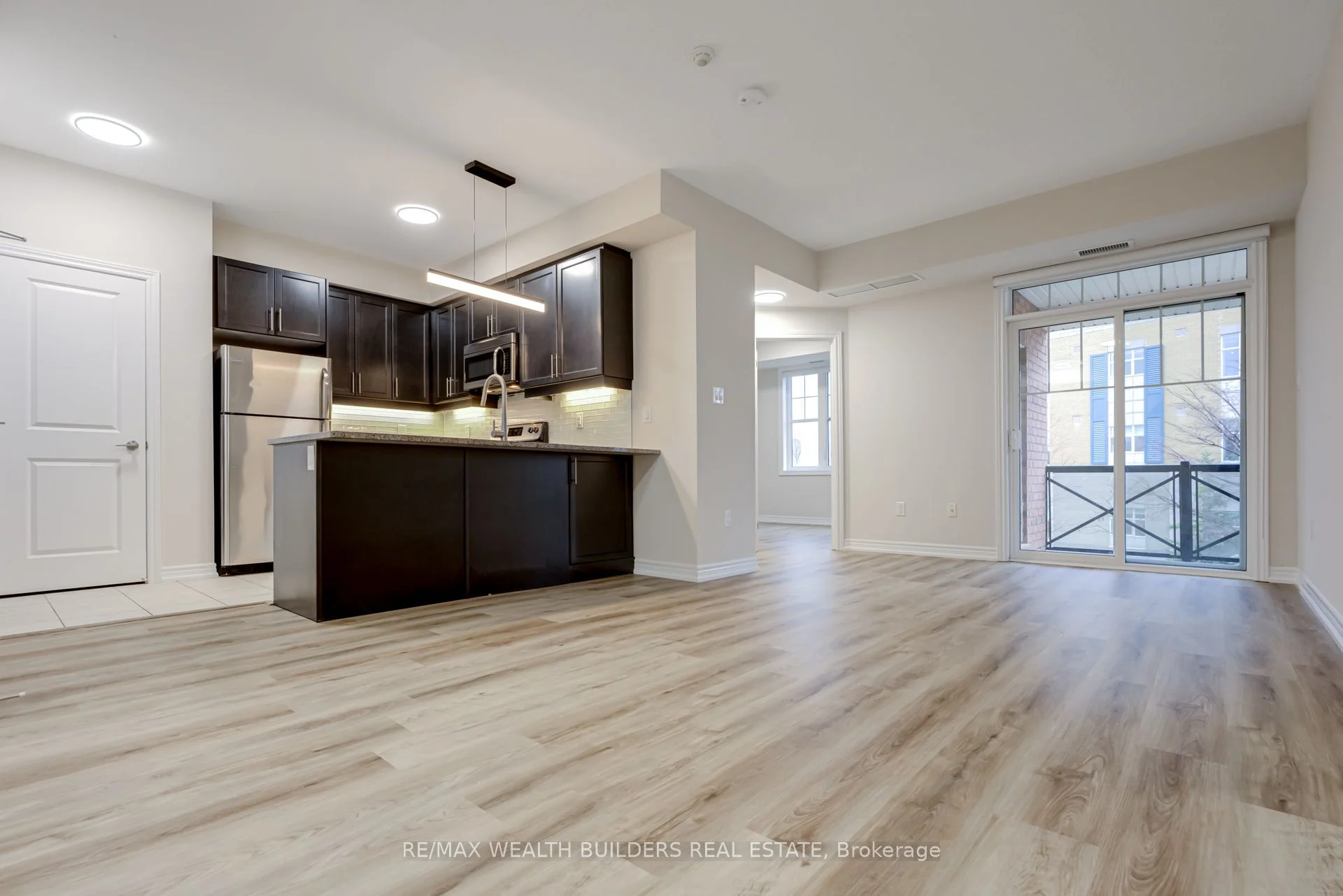 2333 Sawgrass Drive 202, Oakville, ON L6H 0L2