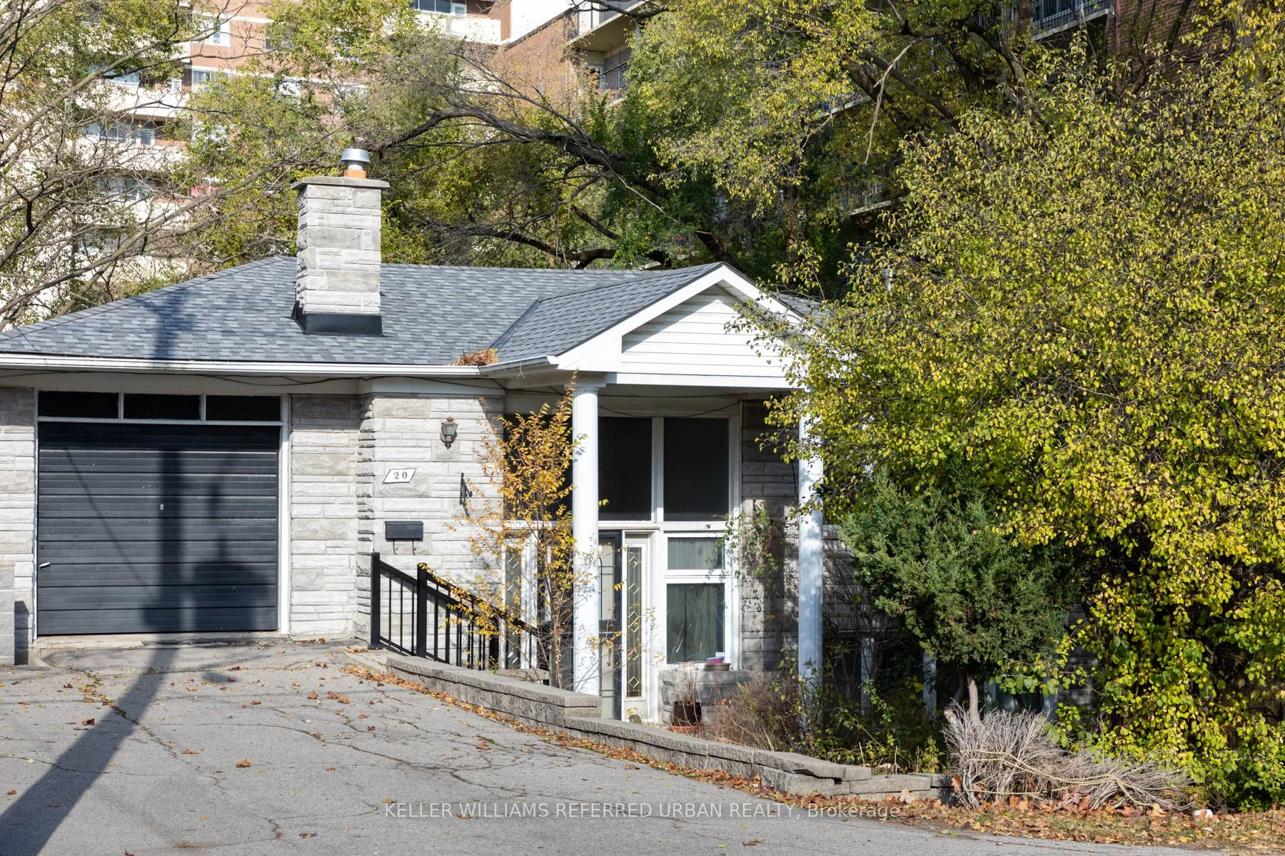 20 Gracefield Avenue, Toronto W04, ON M6L 1L1