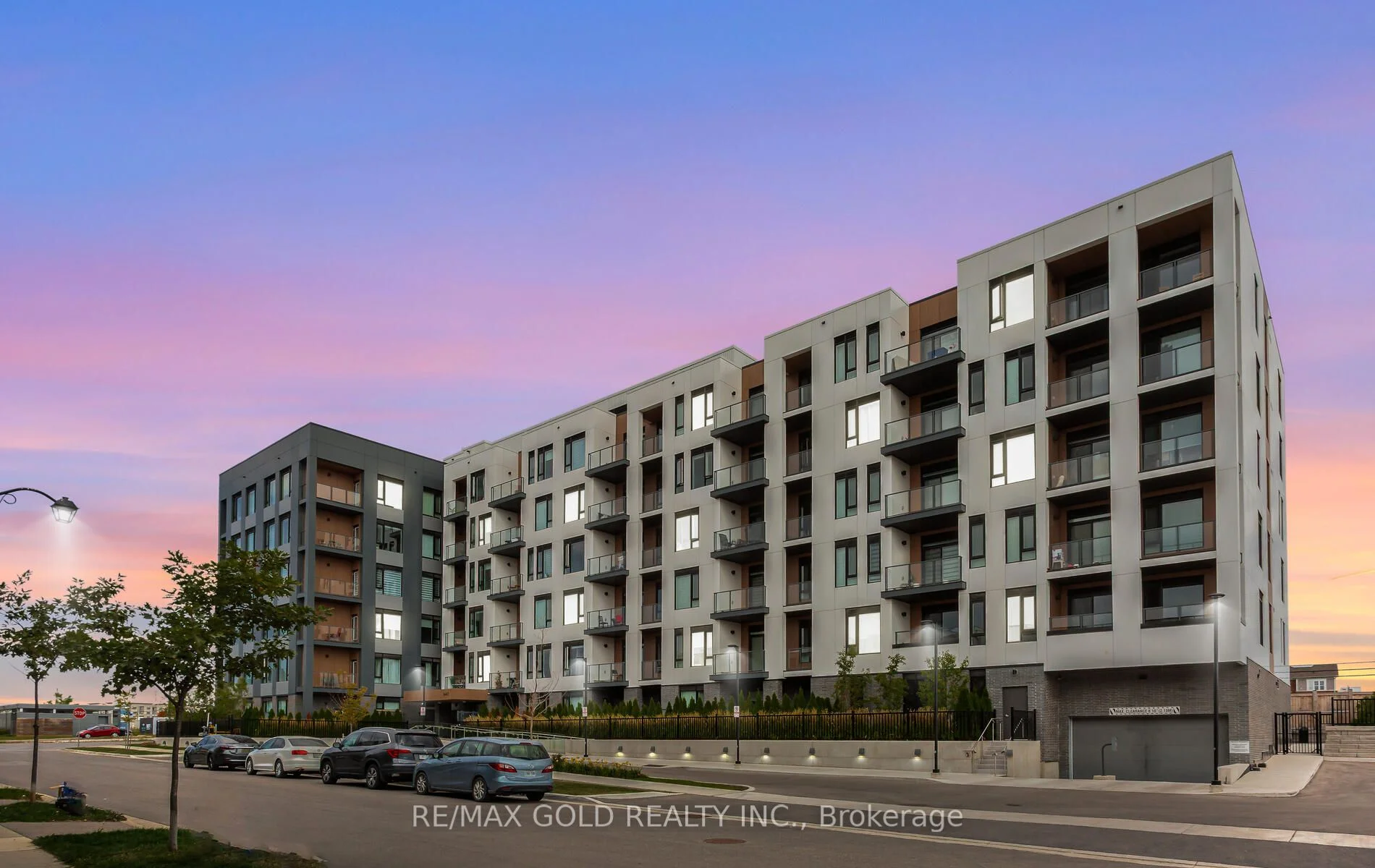 Condo Apartment in Milton