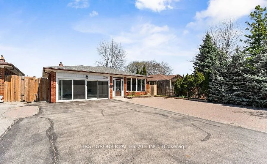 3193 Cawthra Road Main, Mississauga, ON L5A 2X4