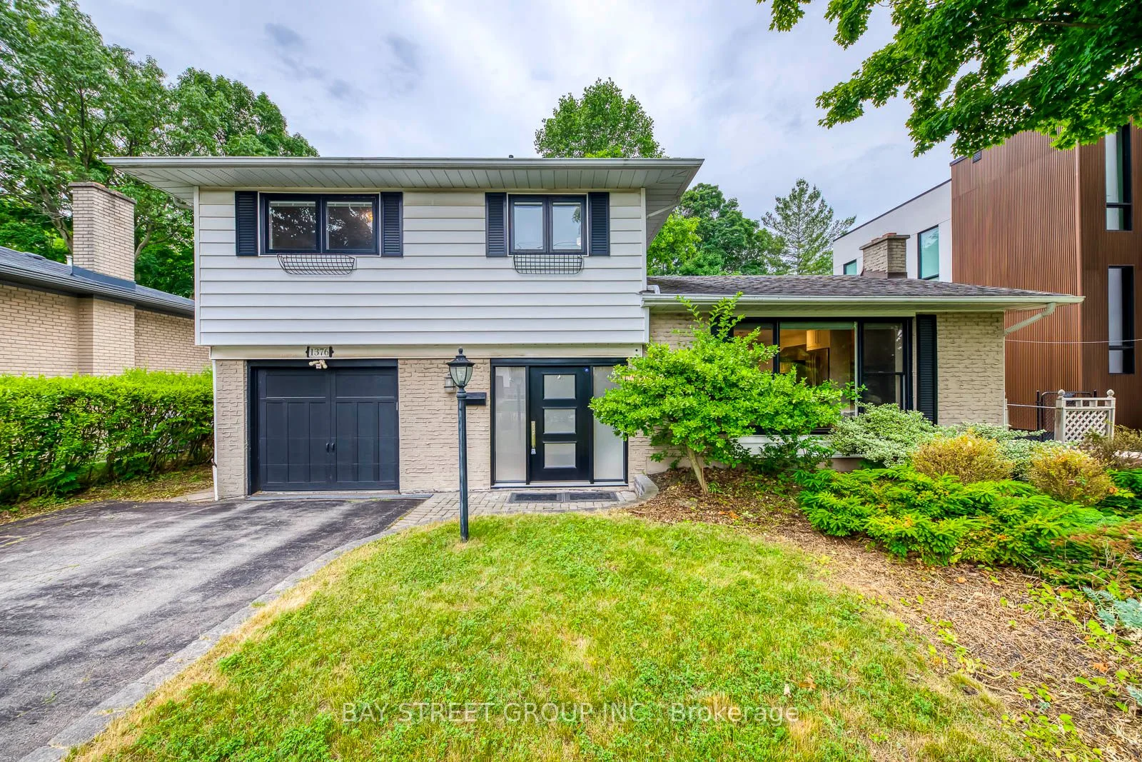 1376 Forest Glade Road, Oakville, ON L6H 2G3