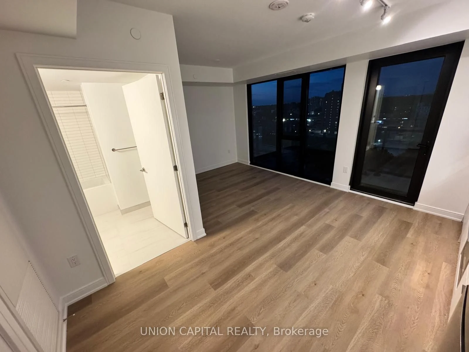 3009 Novar Road 1101, Mississauga, ON L5B 1H7
